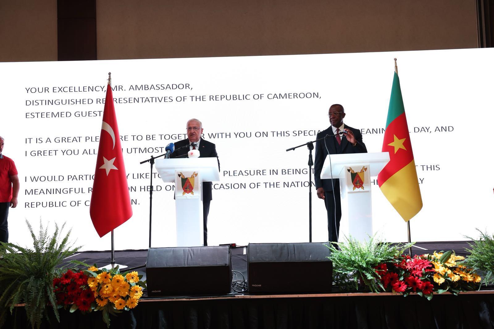 Milli Savunma Bakanı Yaşar Güler, Kamerun Büyükelçisi ile resepsiyonda