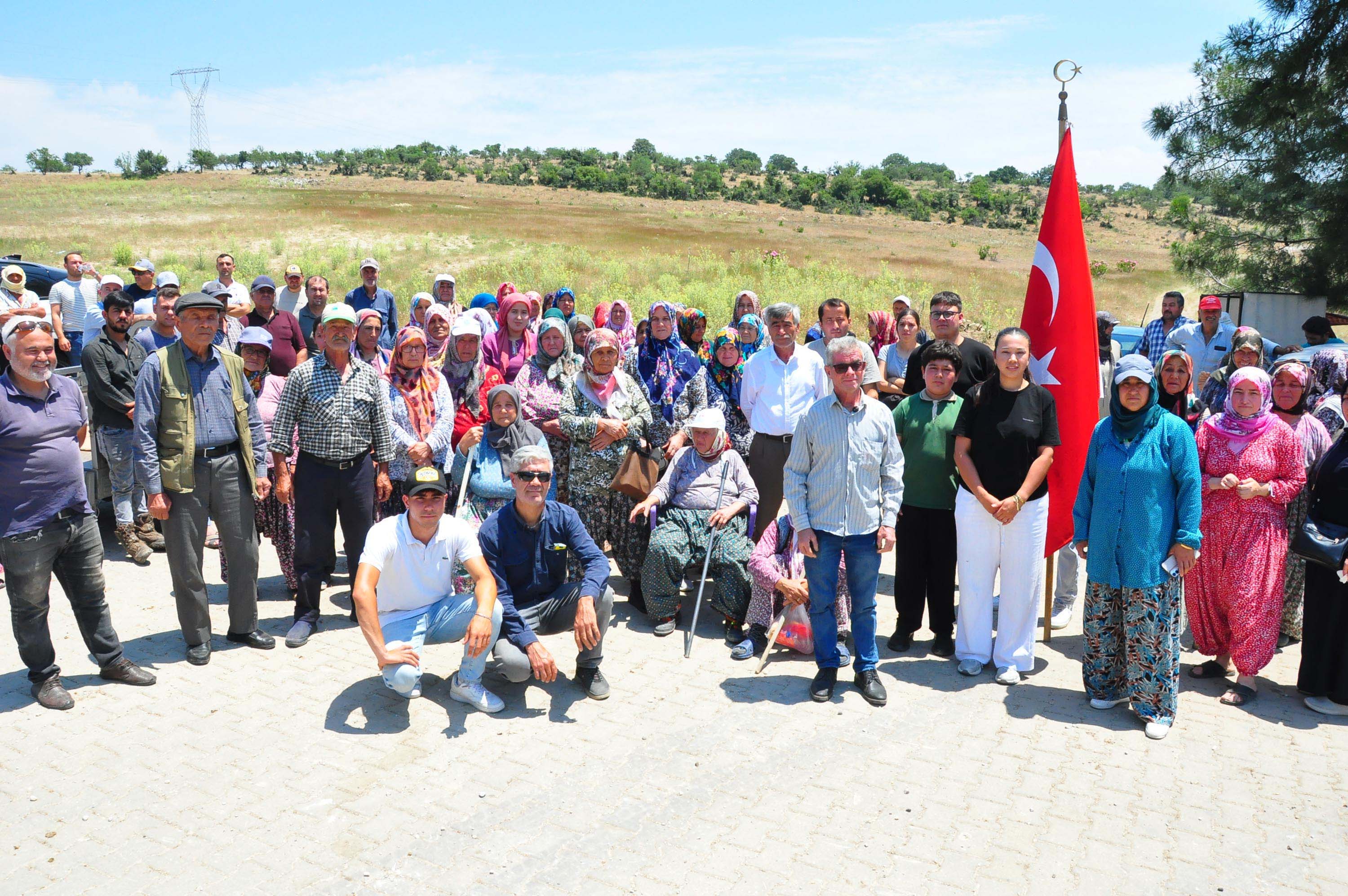 Manisa mezarlık protestosu Yağcılar Mahallesi traktör konvoyu