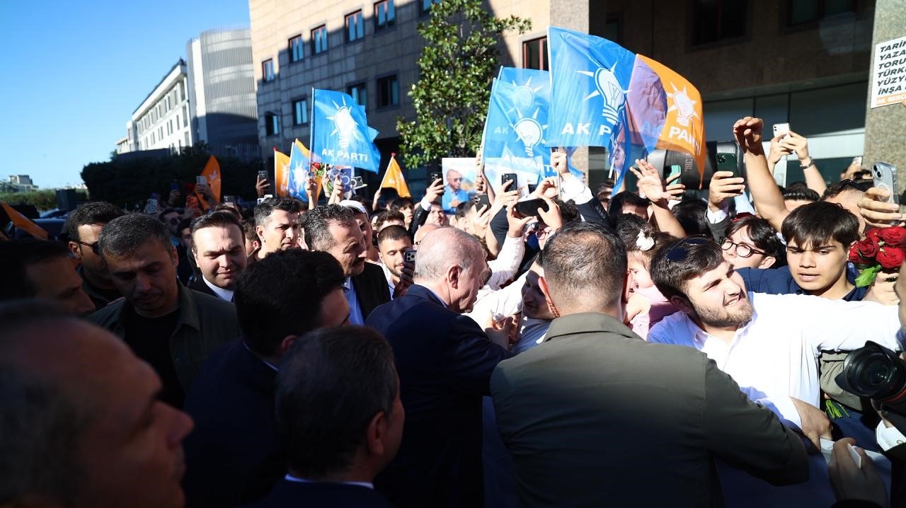 Cumhurbaşkanı Erdoğan gençlerle sohbet ediyor