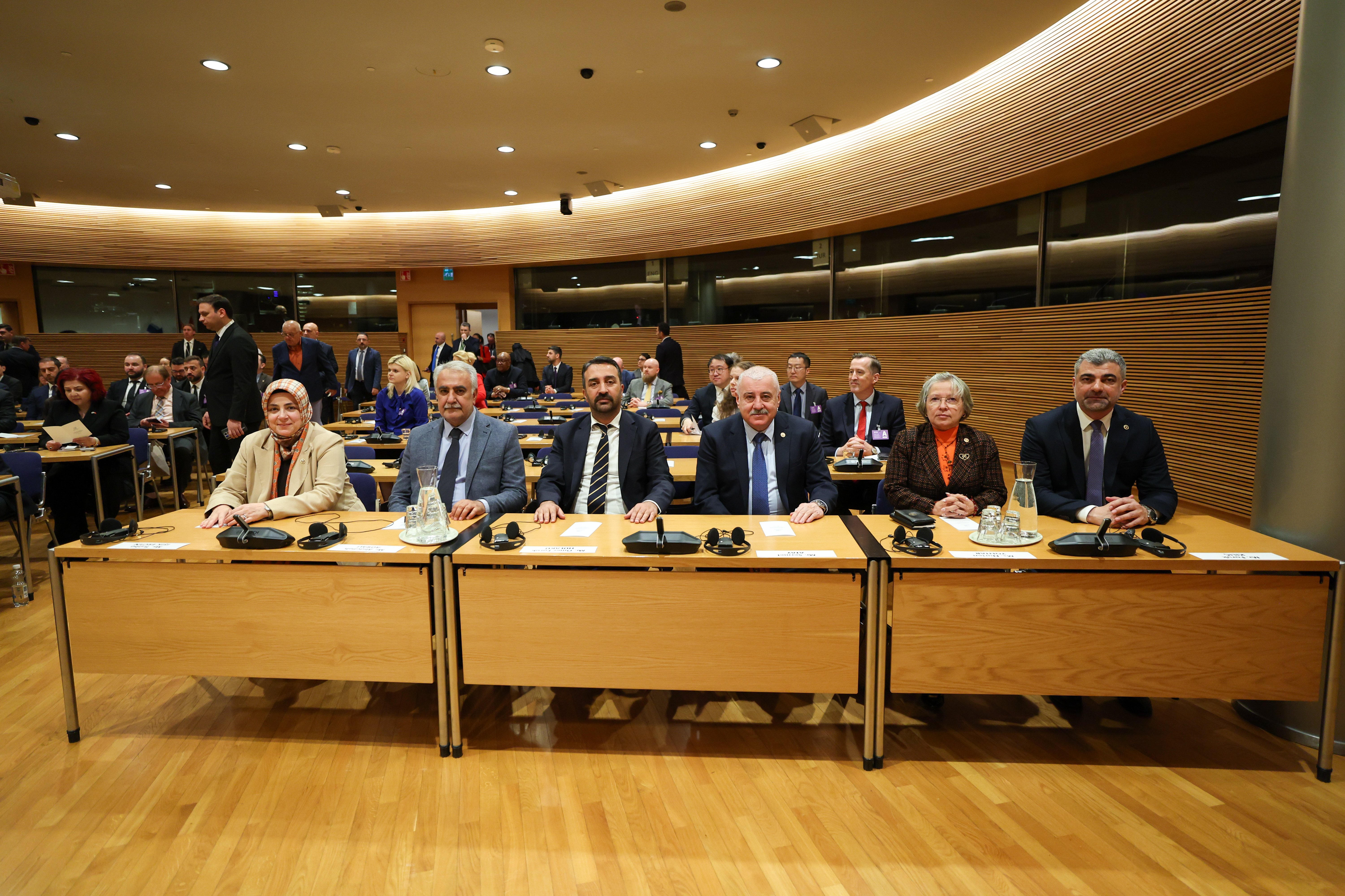 TBMM Başkanı Kurtulmuş konferansta