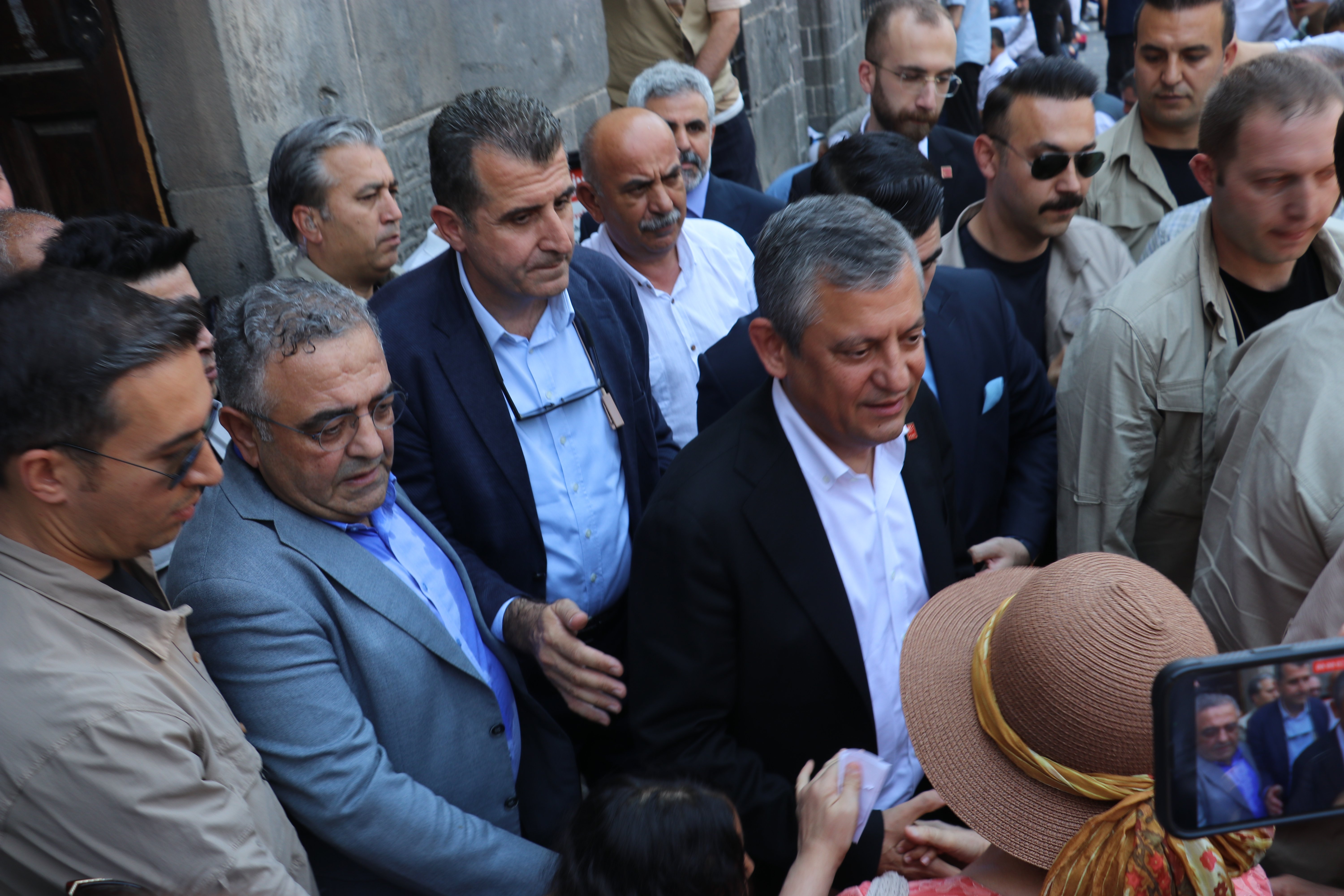 Özgür Özel Tahir Elçi