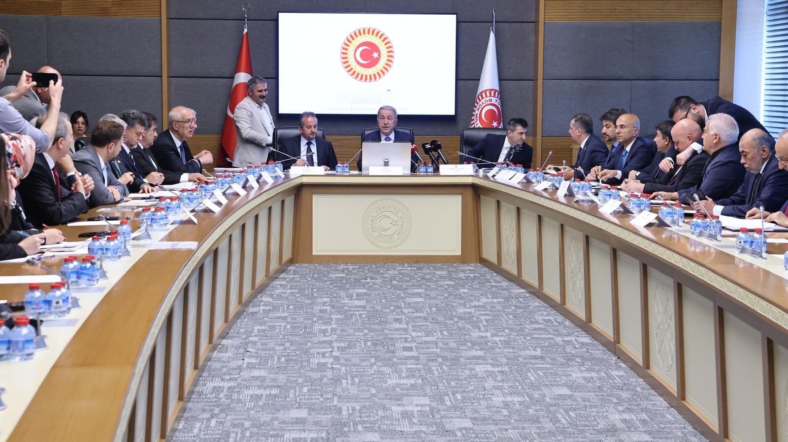 Uzman erbaş kanunu komisyonda kabul edildi