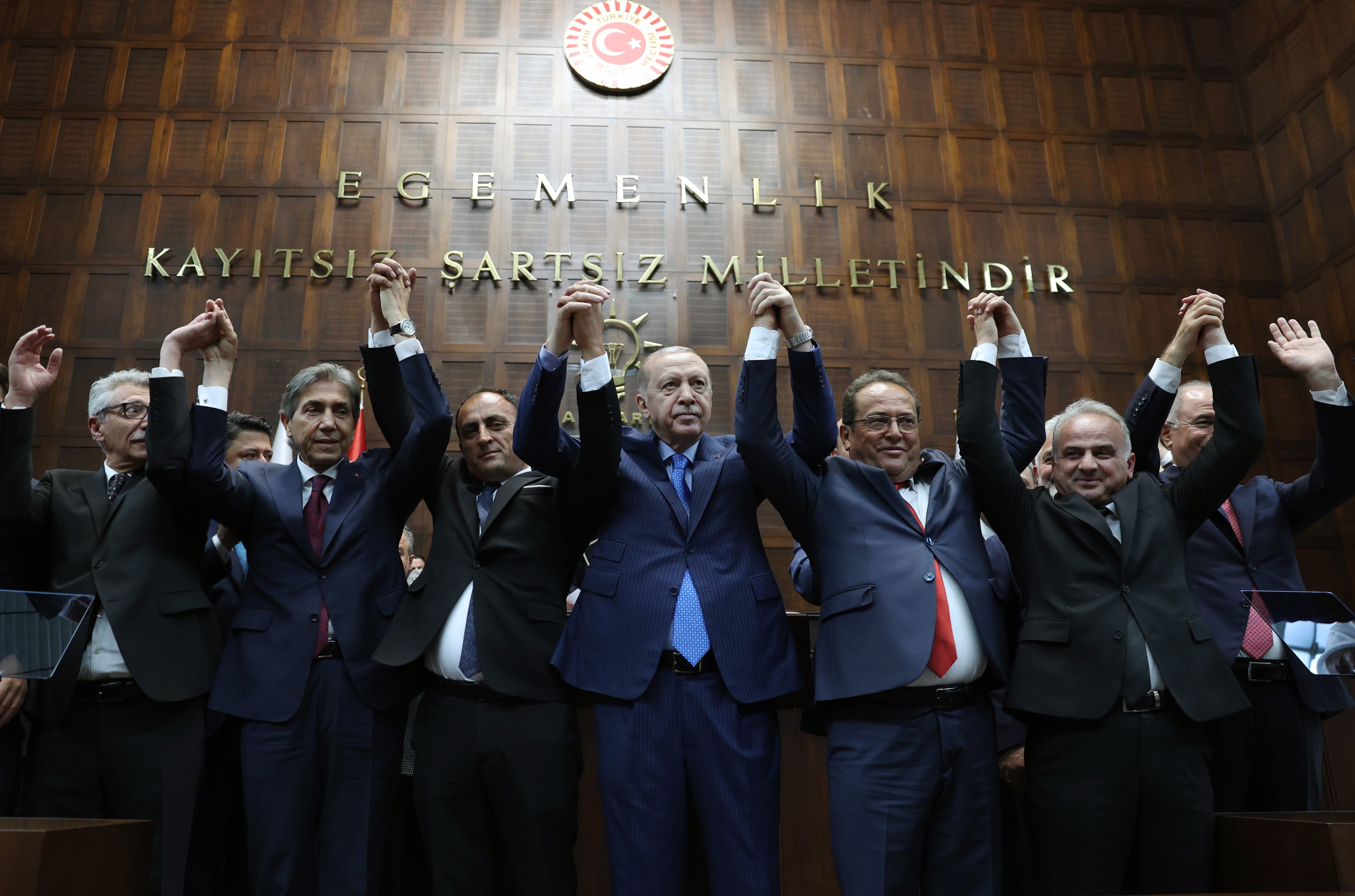 Cumhurbaşkanı Erdoğan, grup toplantısında açıklamalarda bulunuyor