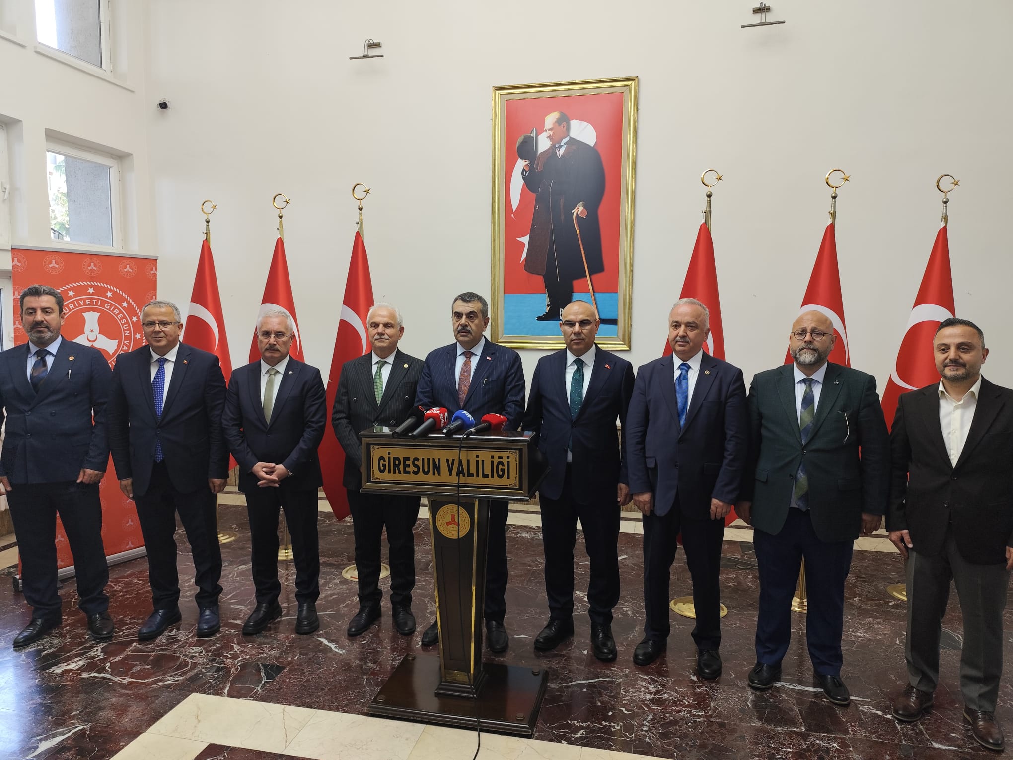 Bakan Tekin, AK Parti İl Başkanlığı