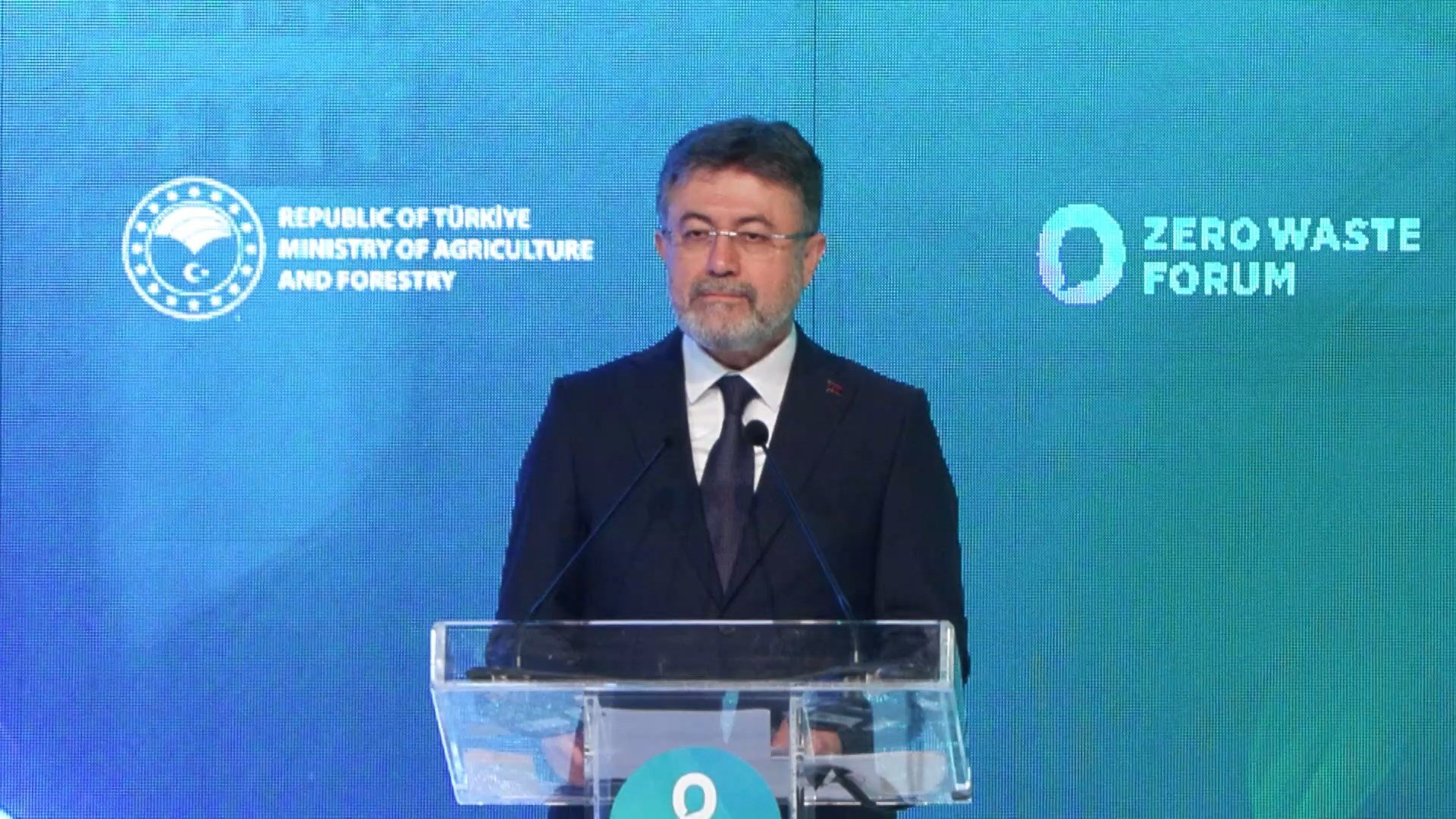 Bakan İbrahim Yumaklı panelde diğer ülke bakanlarıyla bir arada.