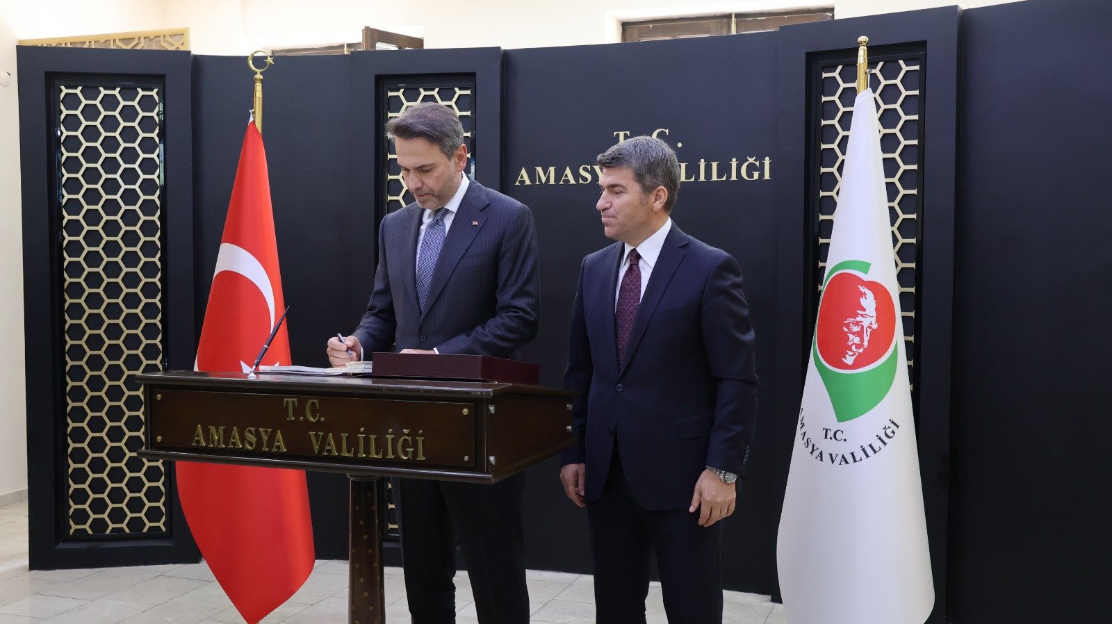 Bakan Bayraktar toplantıda konuşuyor