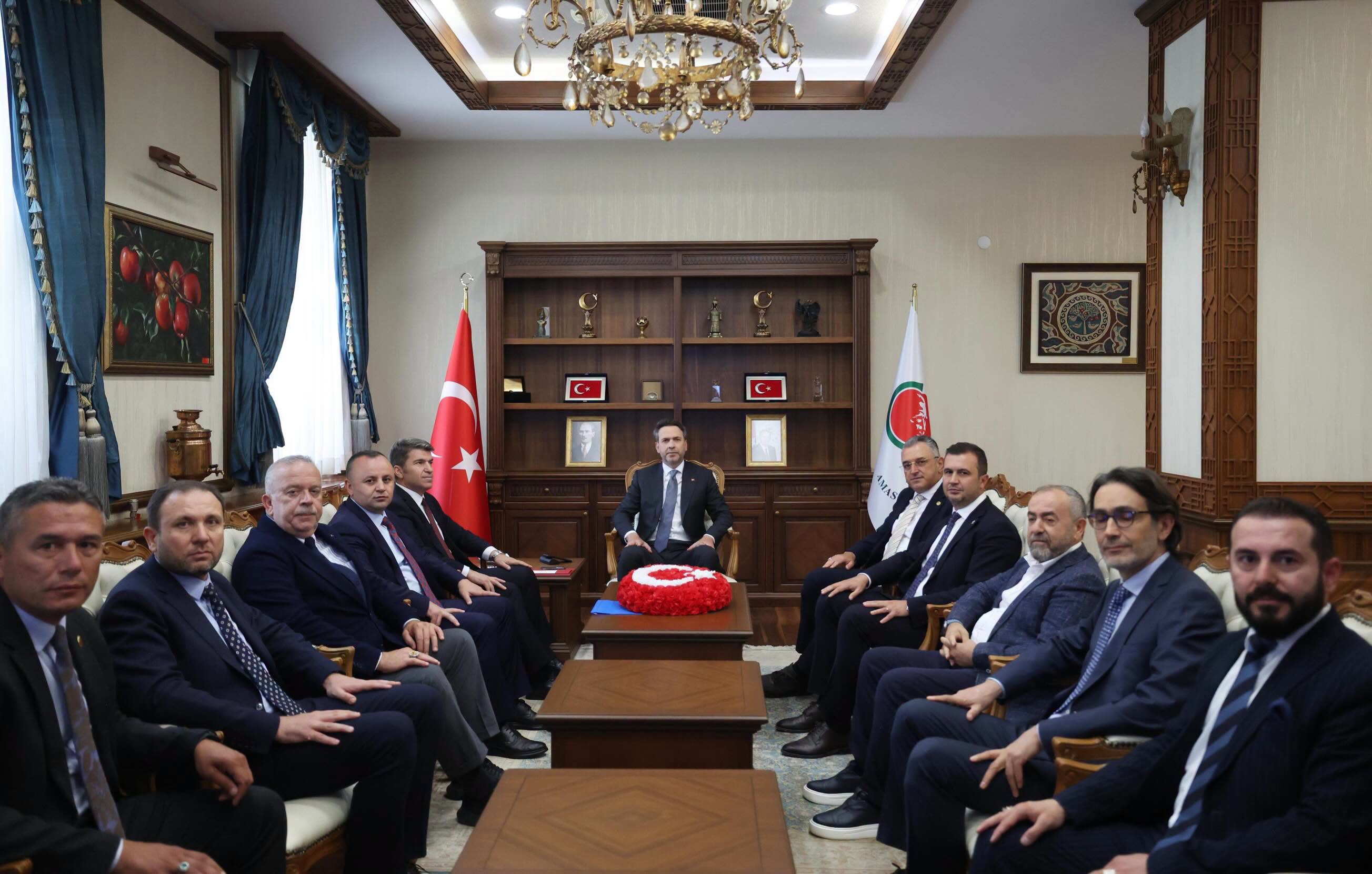 Bakan Bayraktar enerji sektörü temsilcileriyle bir arada