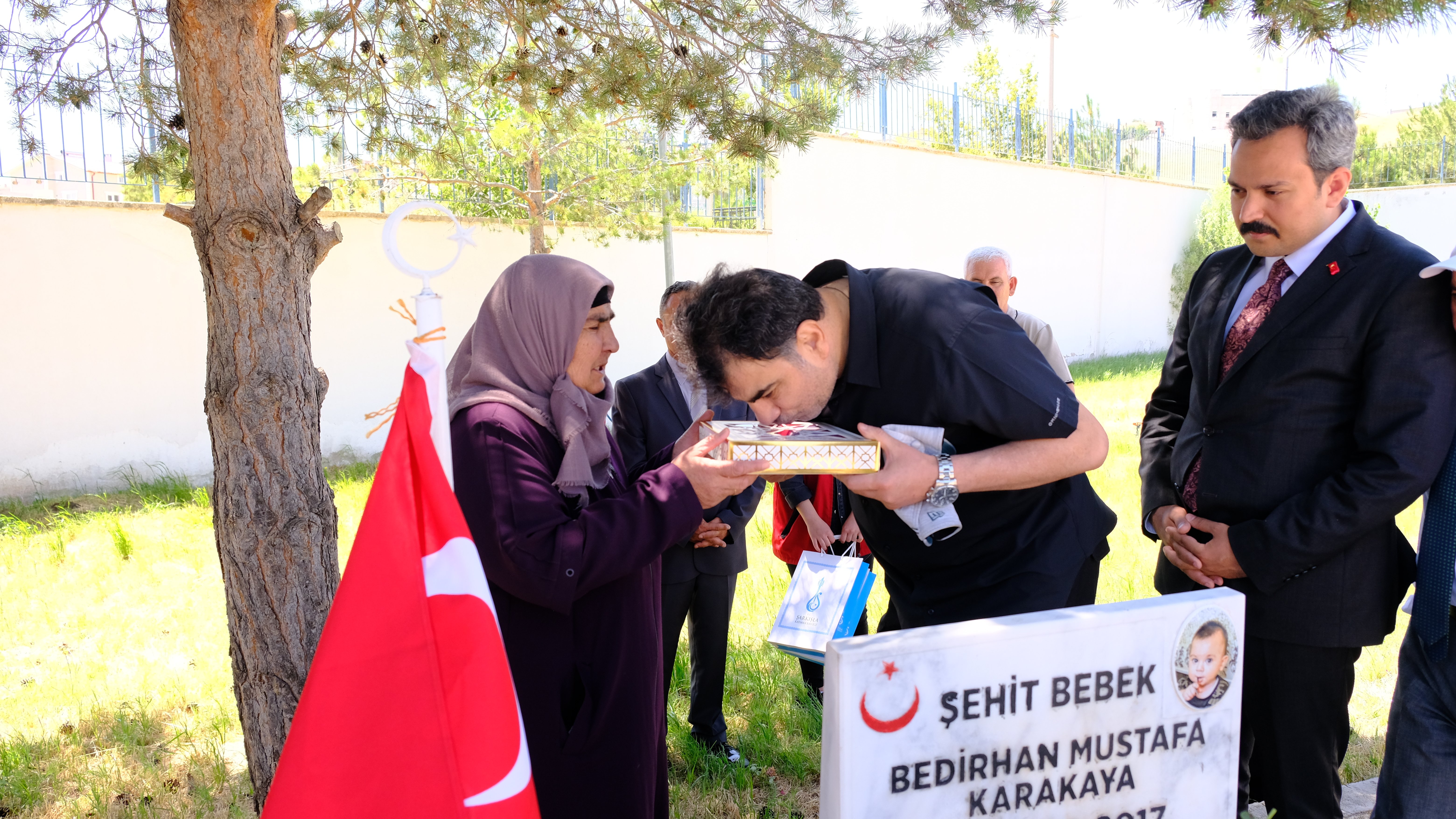 Şehit Bedirhan Bebek ve annesi için dua edildi