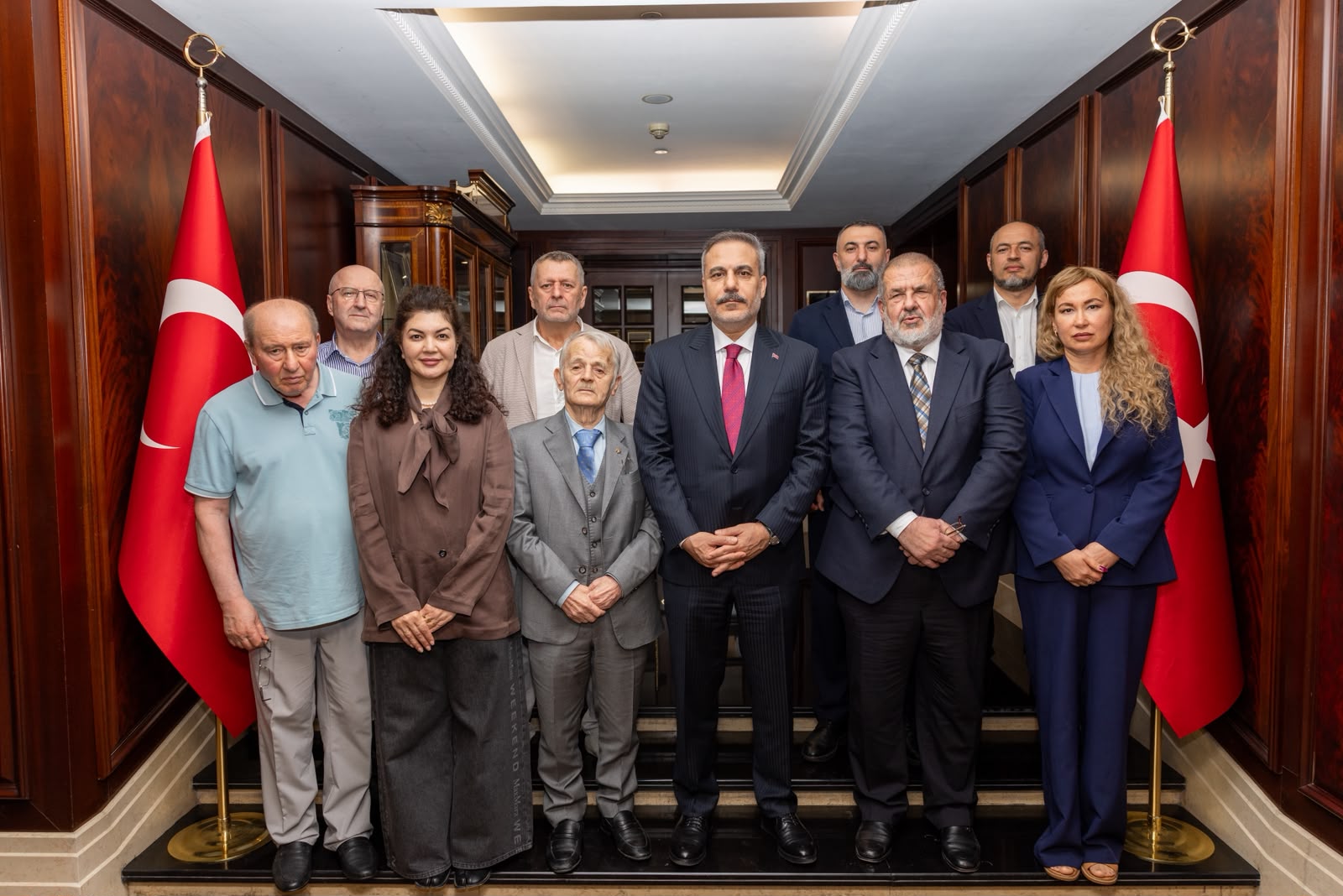 Bakan Fidan, Kırım Tatar Milli Meclisi Başkanı Refat Çubarov ile görüşmede