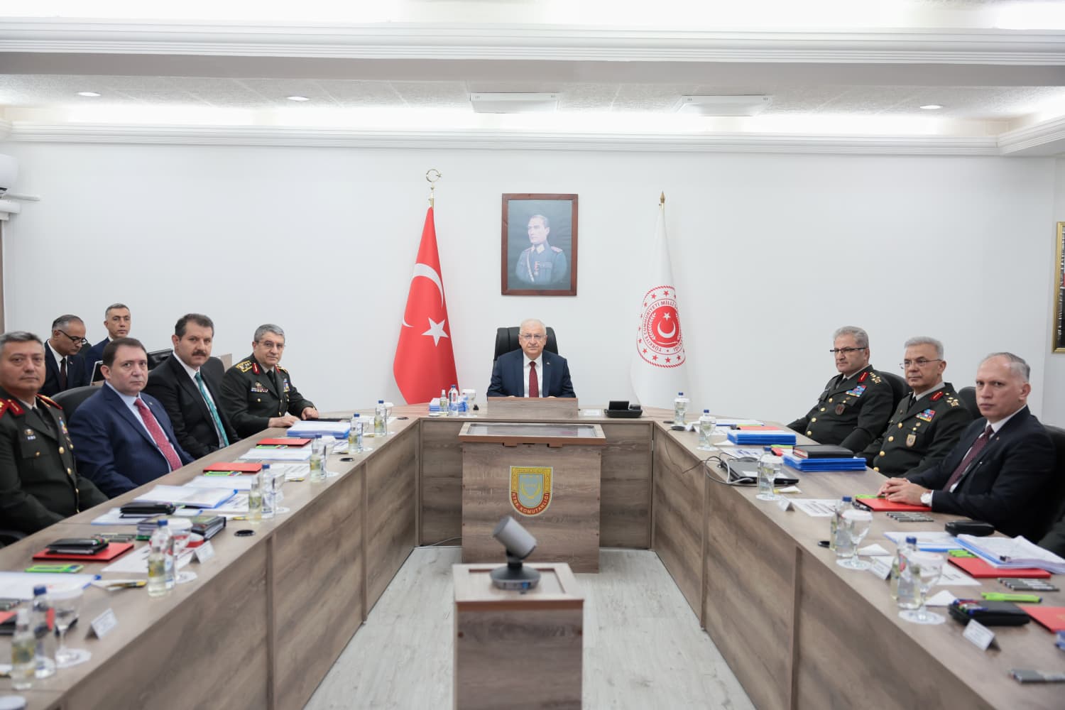 Milli Savunma Bakanı Yaşar Güler