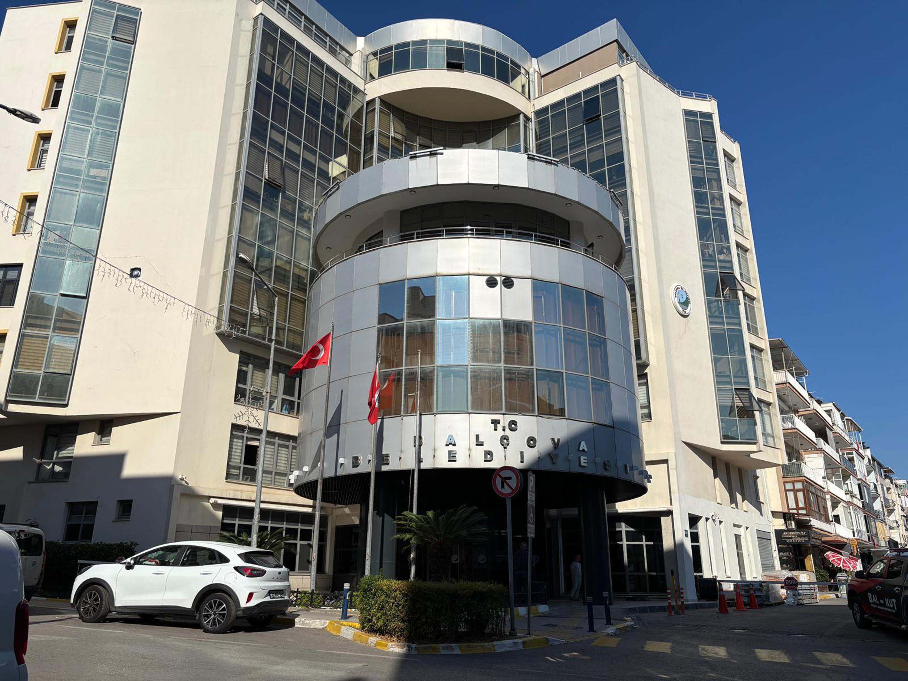 Selahattin Yıldız oy kullanırken
