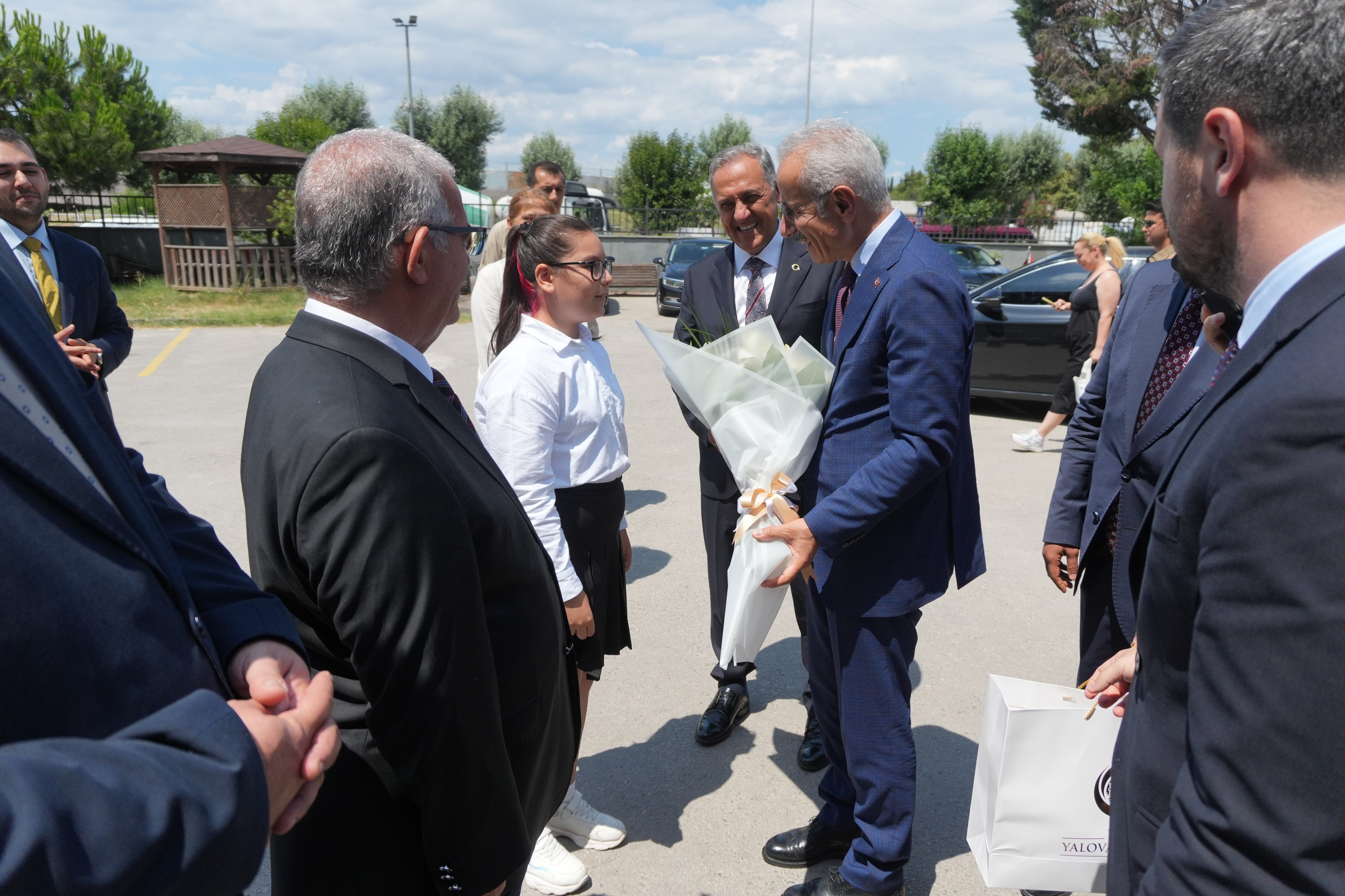 Bakan Uraloğlu AK Parti İl binasında