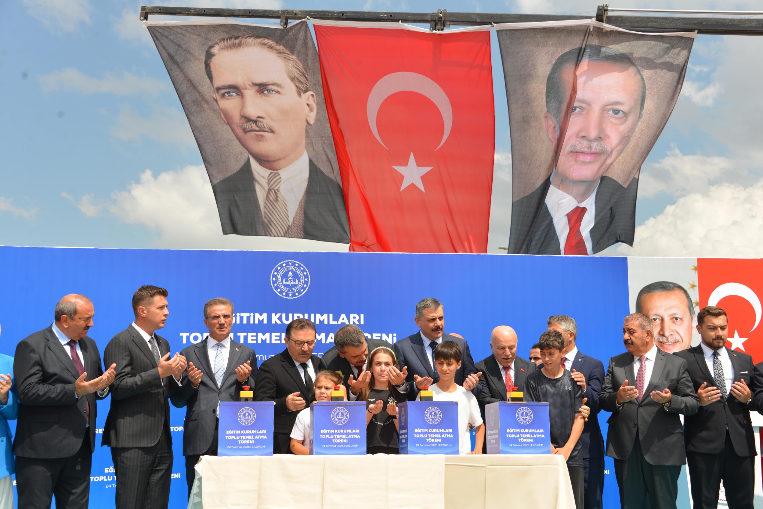 Bakan Tekin ve Çiftçi Fetih Camisi