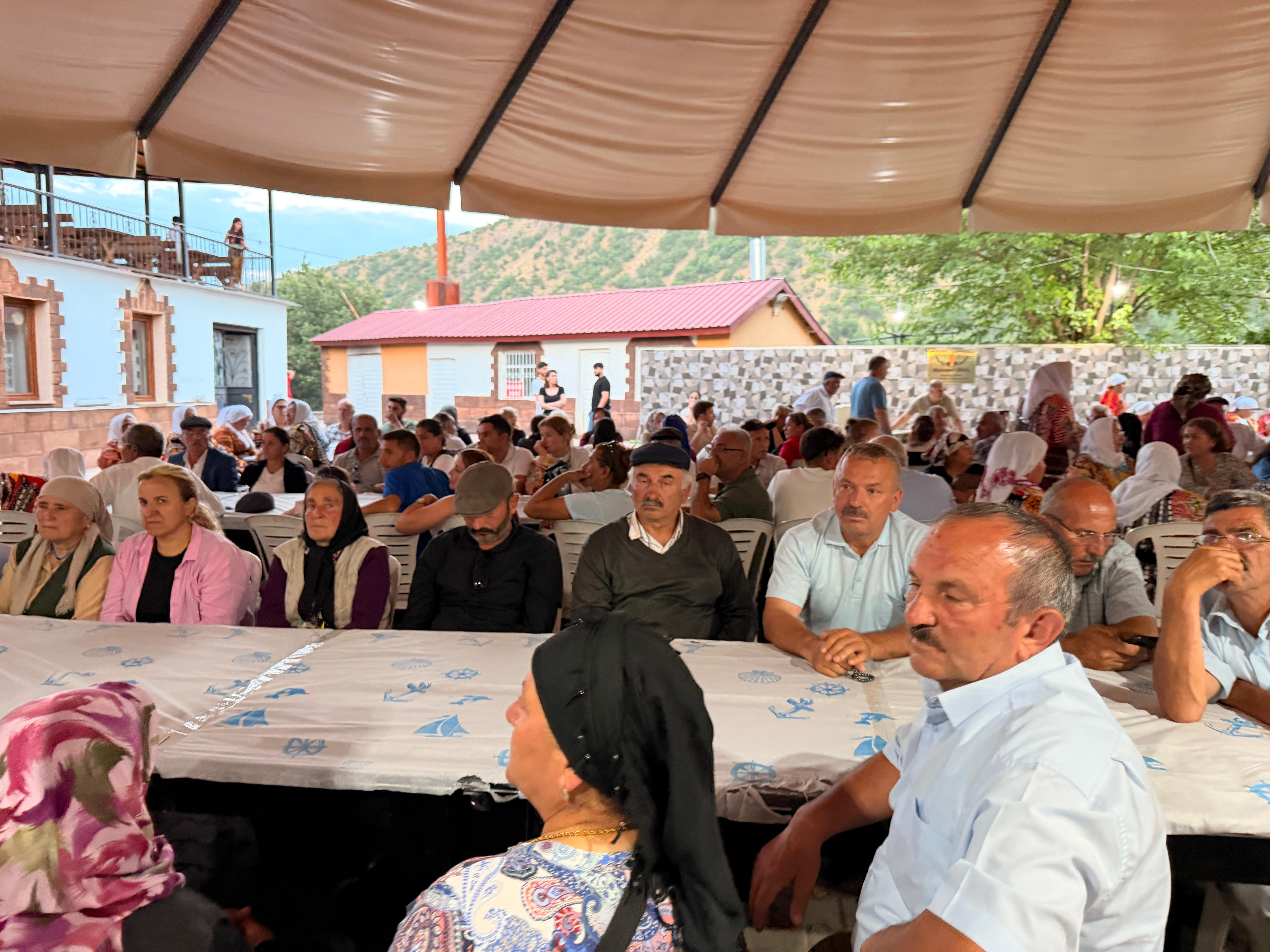 Müsavat Dervişoğlu aşure
