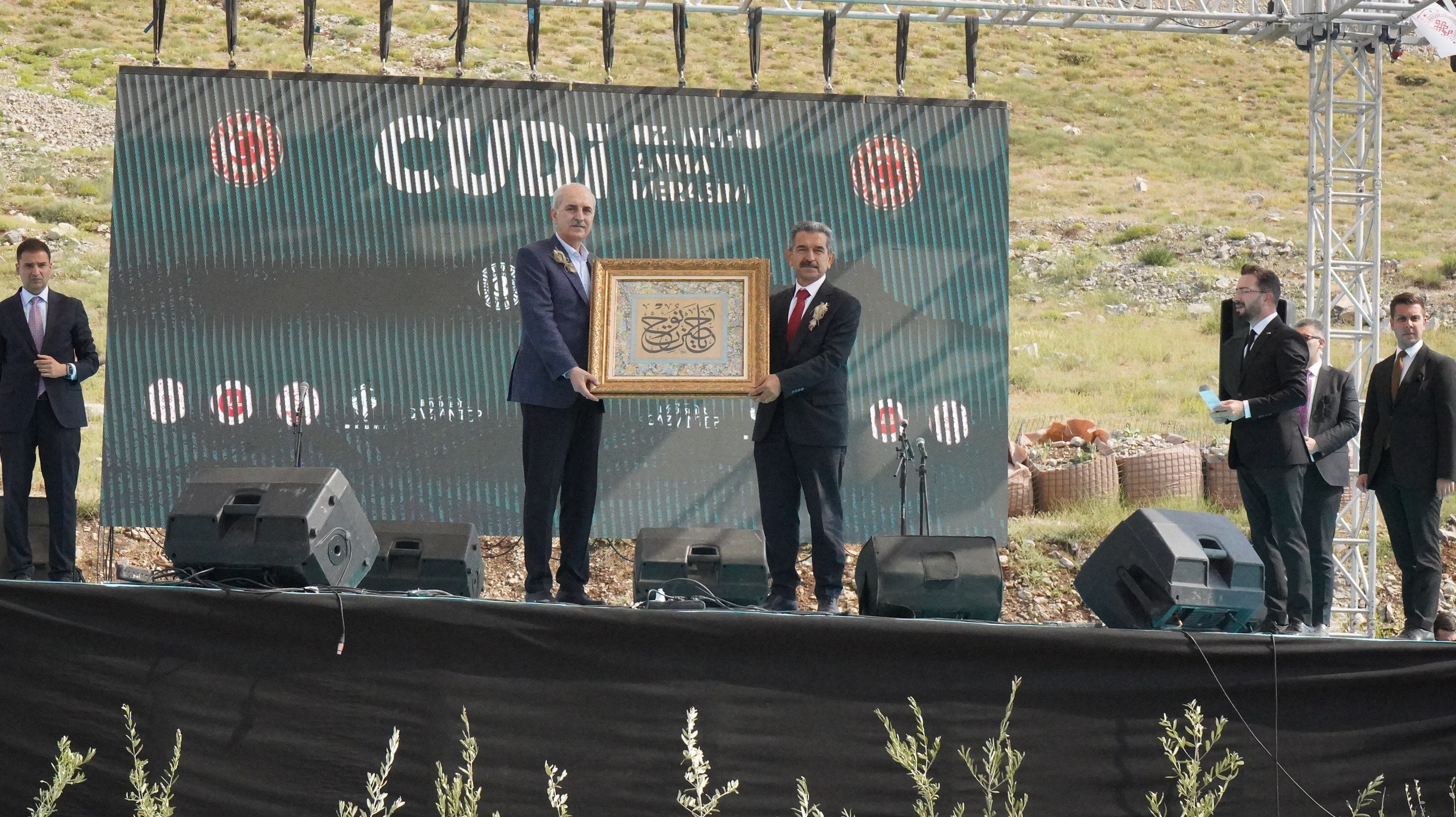 Numan Kurtulmuş konuşma yapıyor