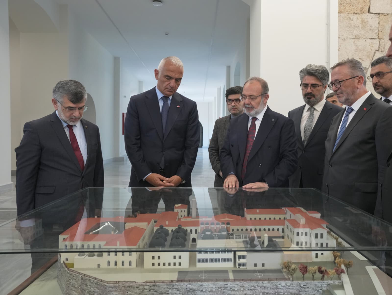 Kültür ve Turizm Bakanı Mehmet Nuri Ersoy, TİBU Rektörü Prof. Dr. Mehmet Görmez ile bir araya geldi.