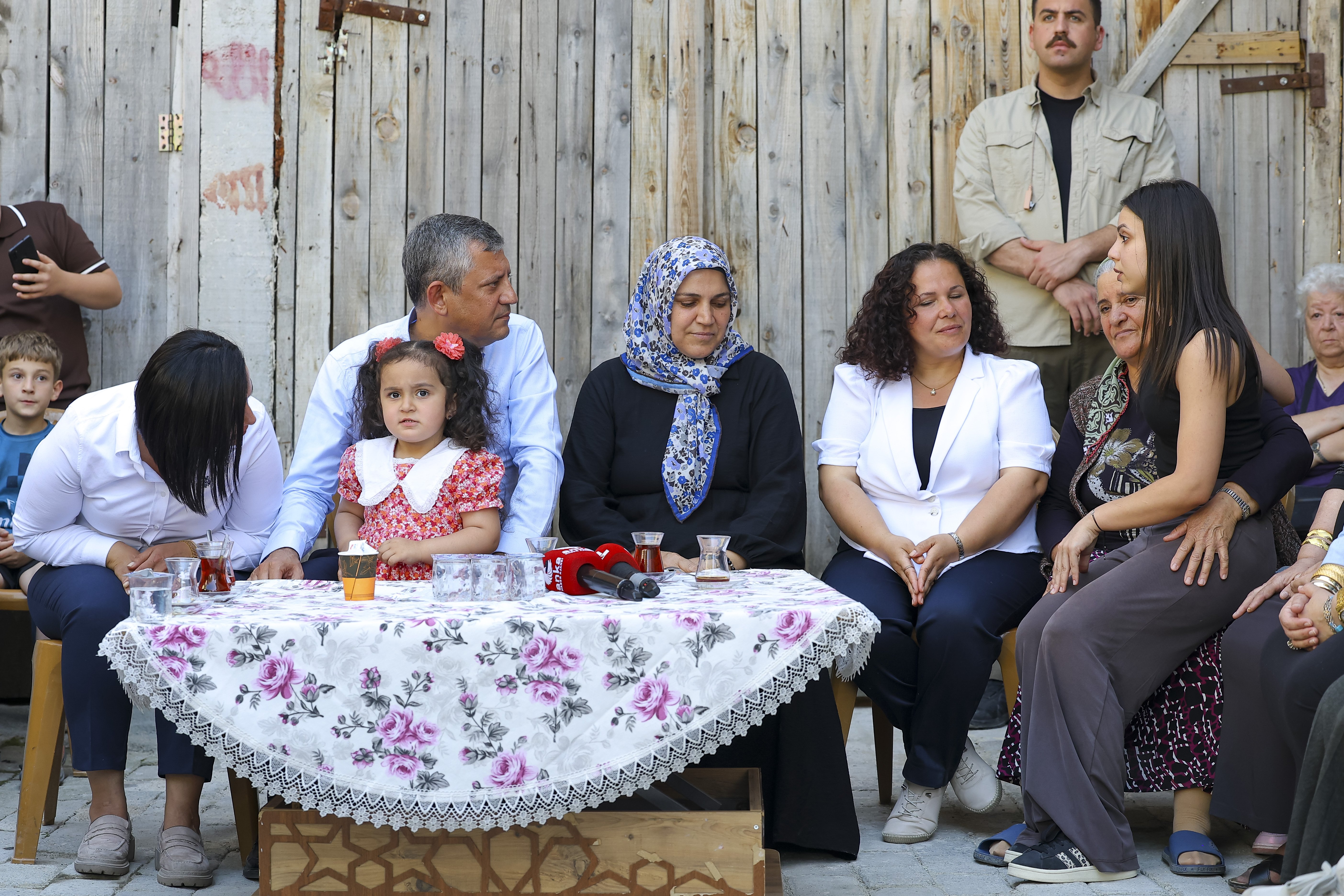 Özgür Özel esnaf ziyareti