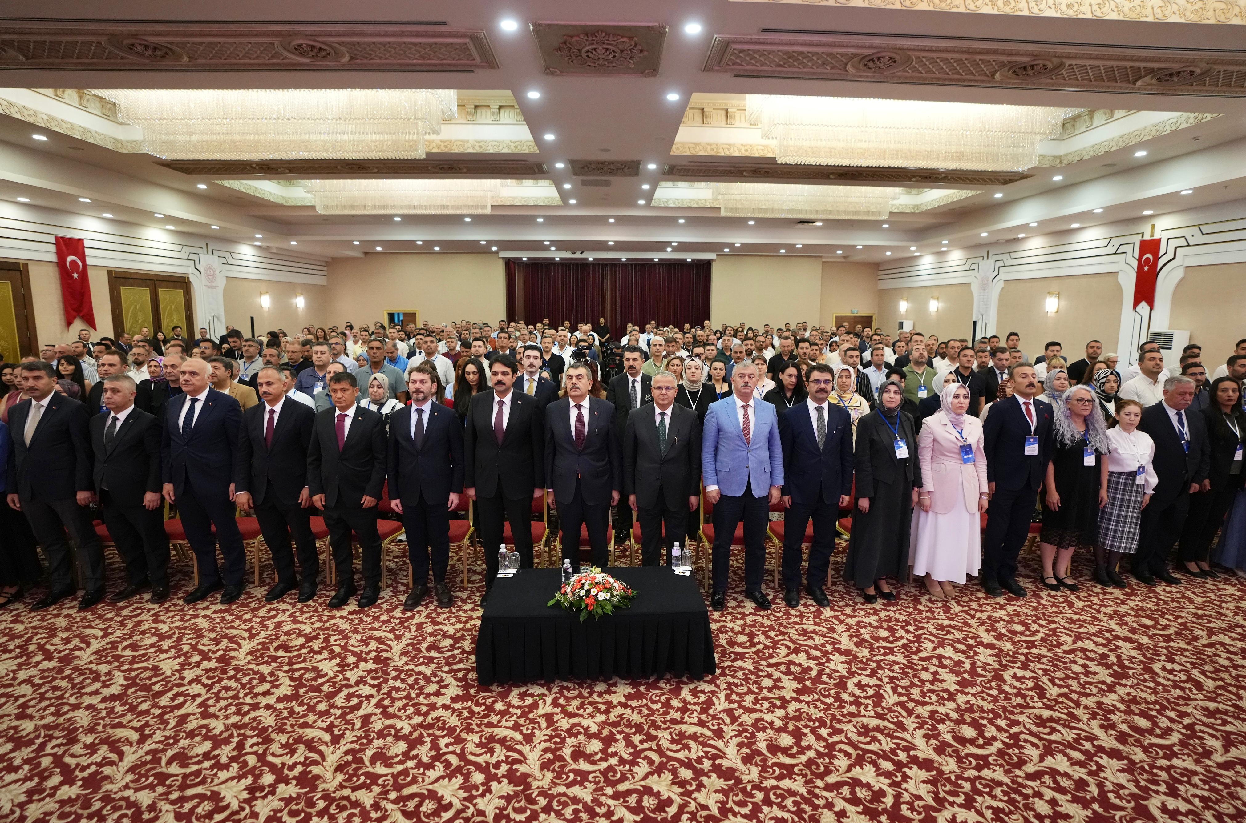 Milli Eğitim Bakanı Yusuf Tekin, oryantasyon programında öğretmenlere hitap ediyor.
