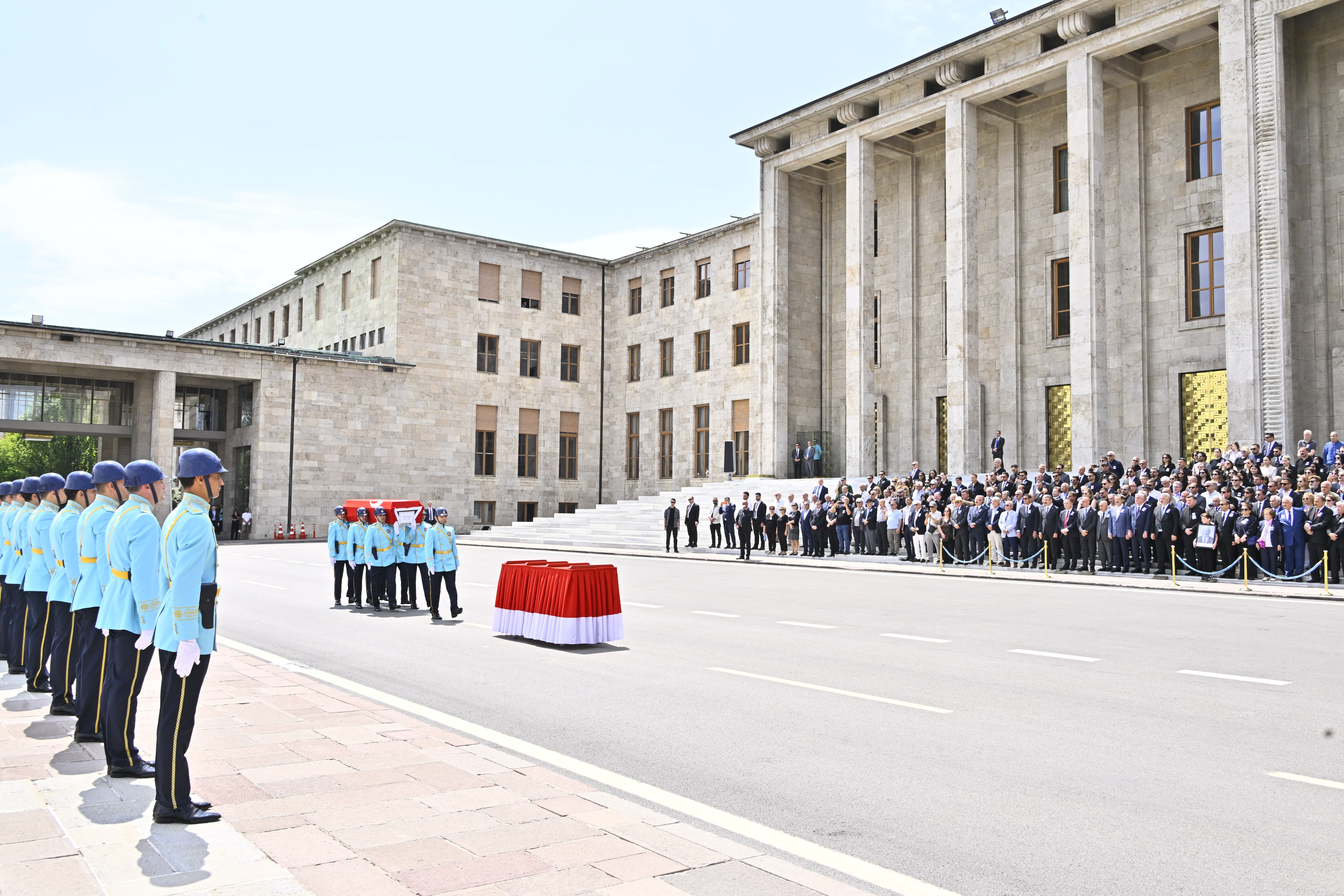 Eski Devlet Bakanı Burhan Kara TBMM Töreni
