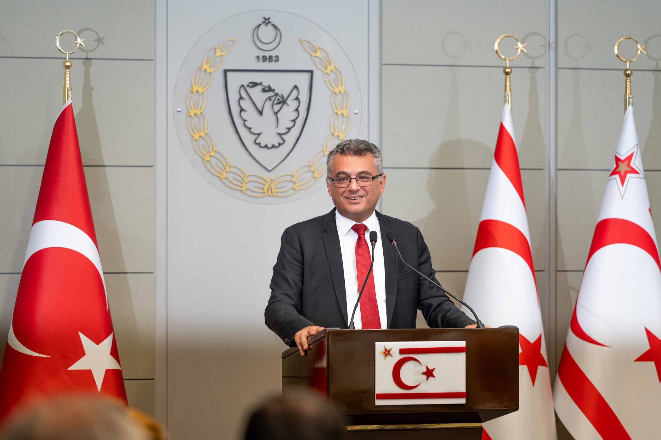 KKTC Cumhurbaşkanı Tufan Erhürman basın toplantısı düzenliyor