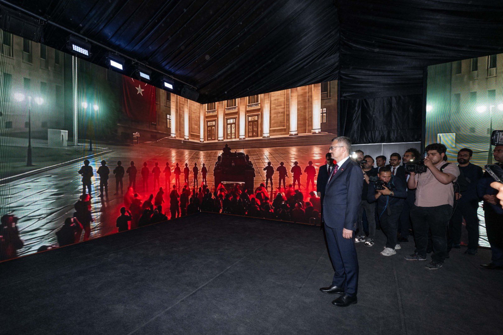 Burhanettin Duran rozet tanıtımı