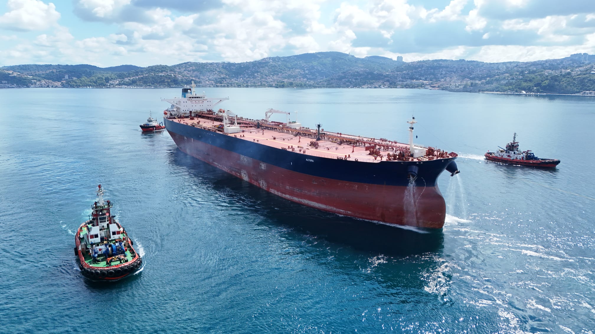Altura petrol tankeri İstanbul Boğazı