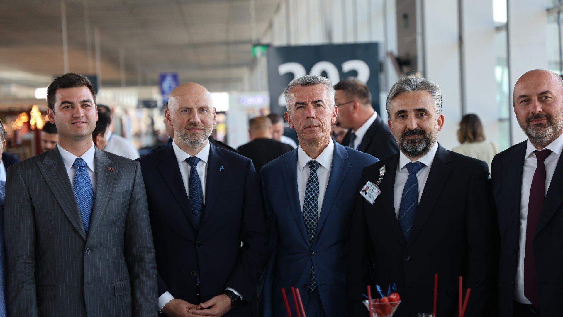 Cemal Kaya konuşma yaparken