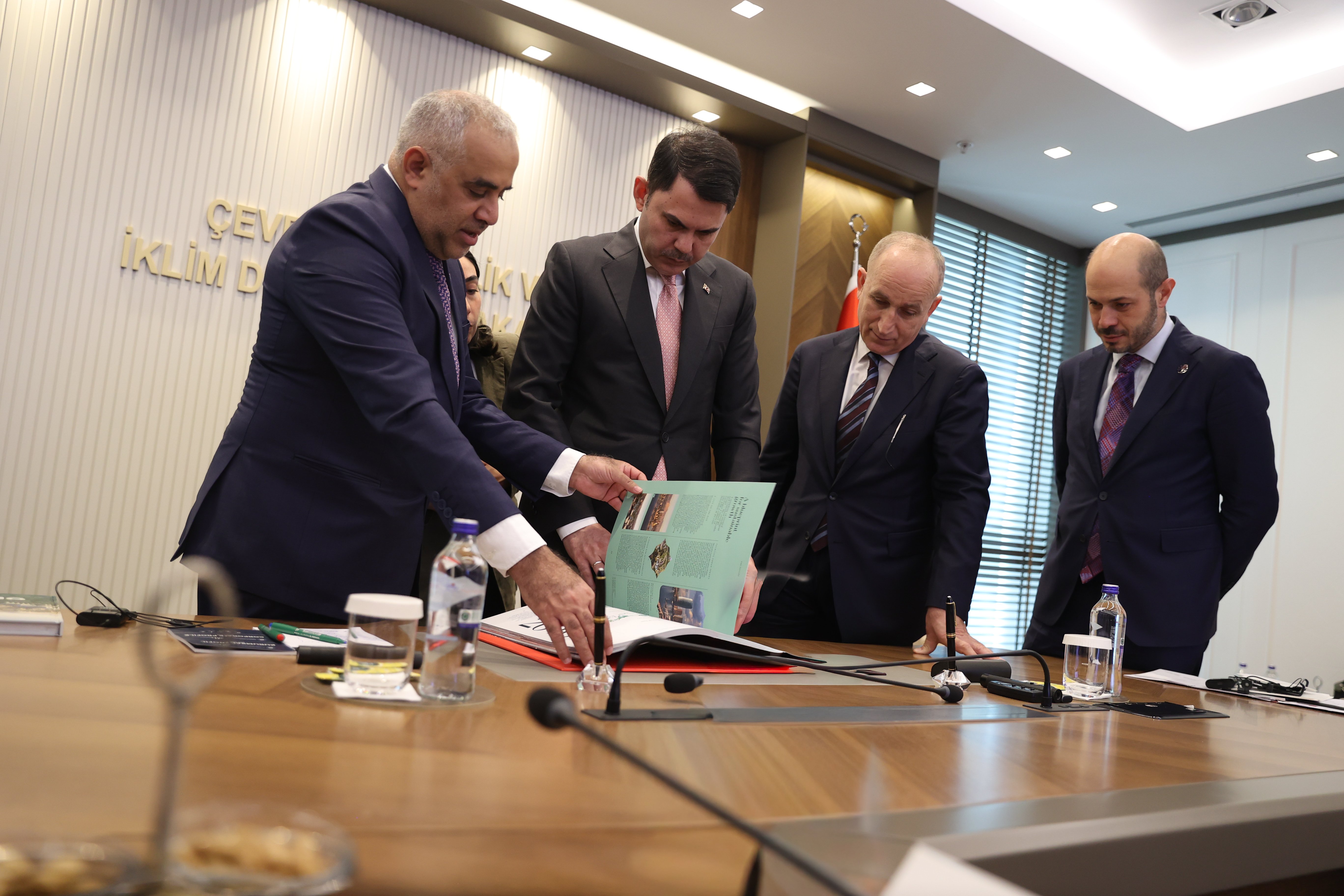 Bakan Murat Kurum ve Ummanlı Bakan Khalfan Al Shueili