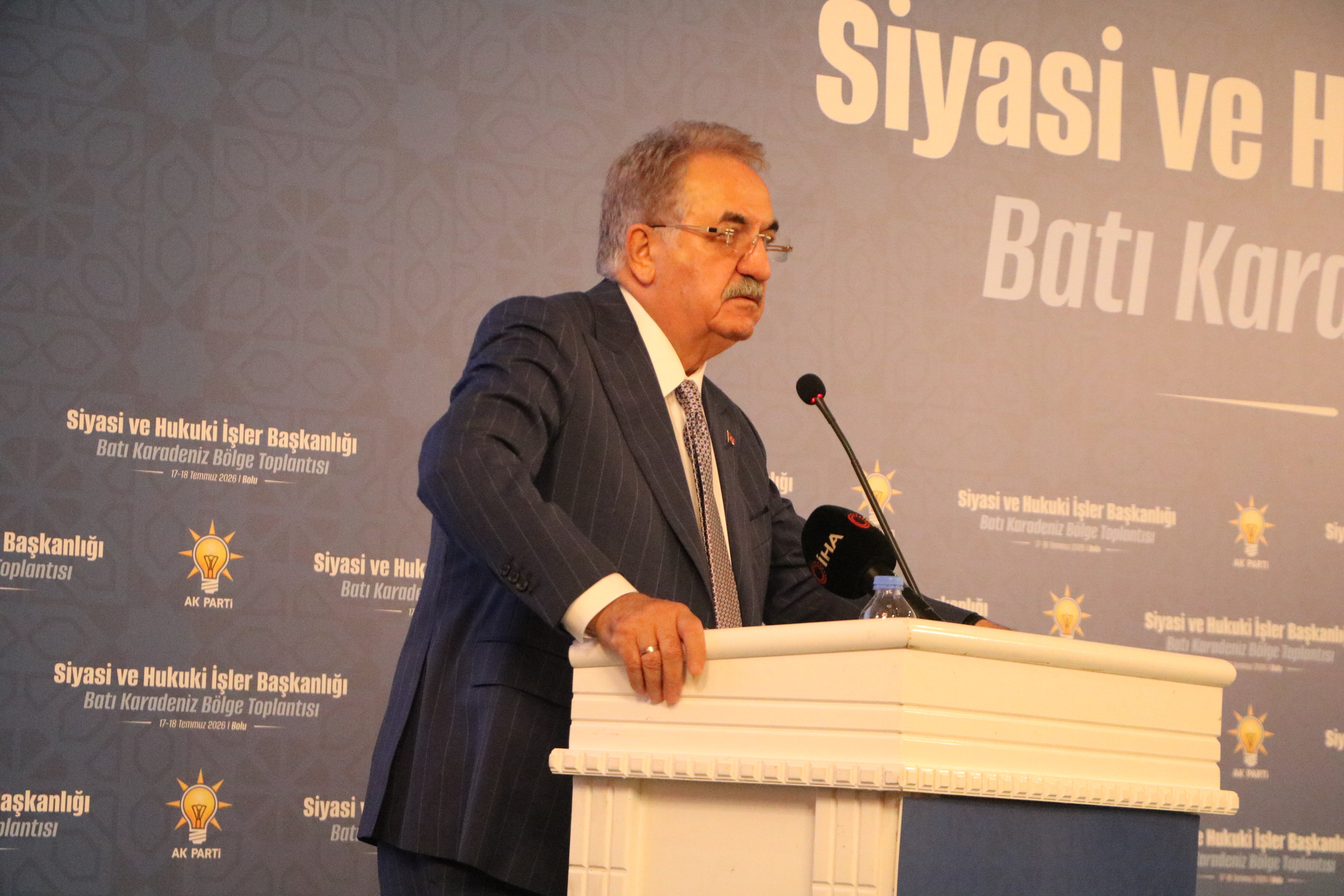 Hayati Yazıcı konuşma yapıyor