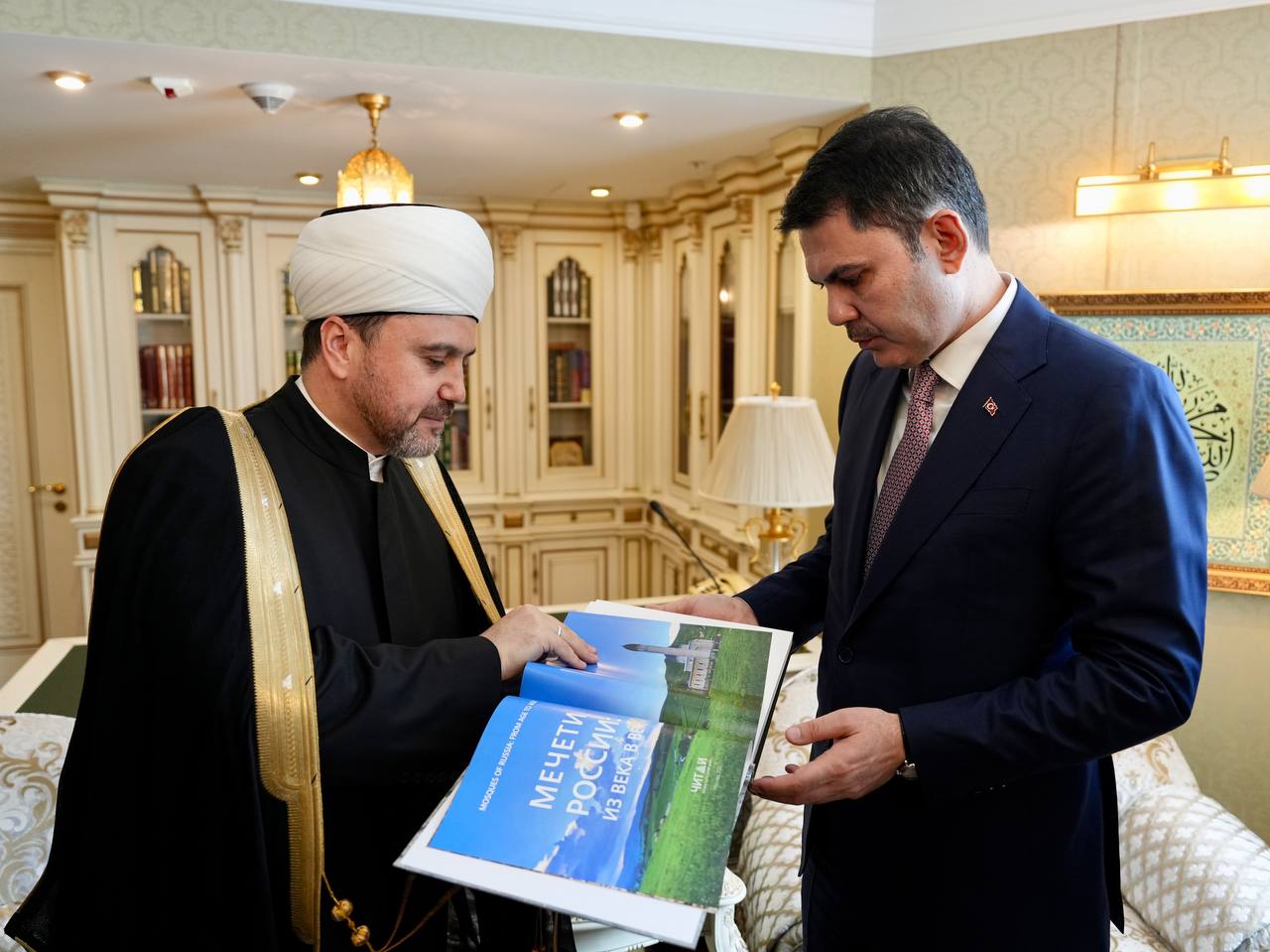 Murat Kurum cuma namazı Moskova