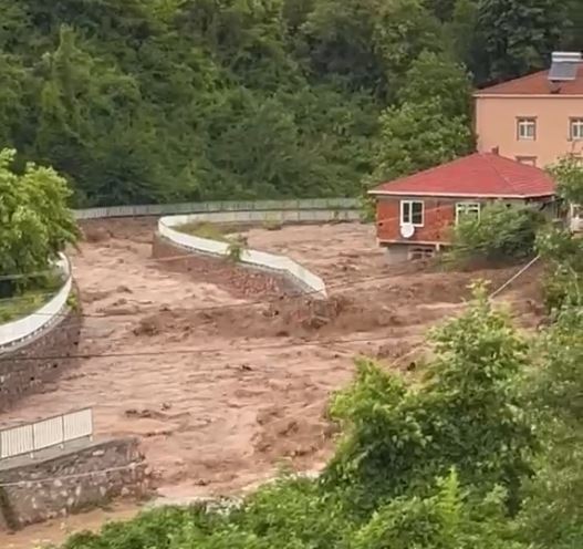 Kastamonu Cide sel felaketi Bakan Mahinur Özdemir Göktaş yardım