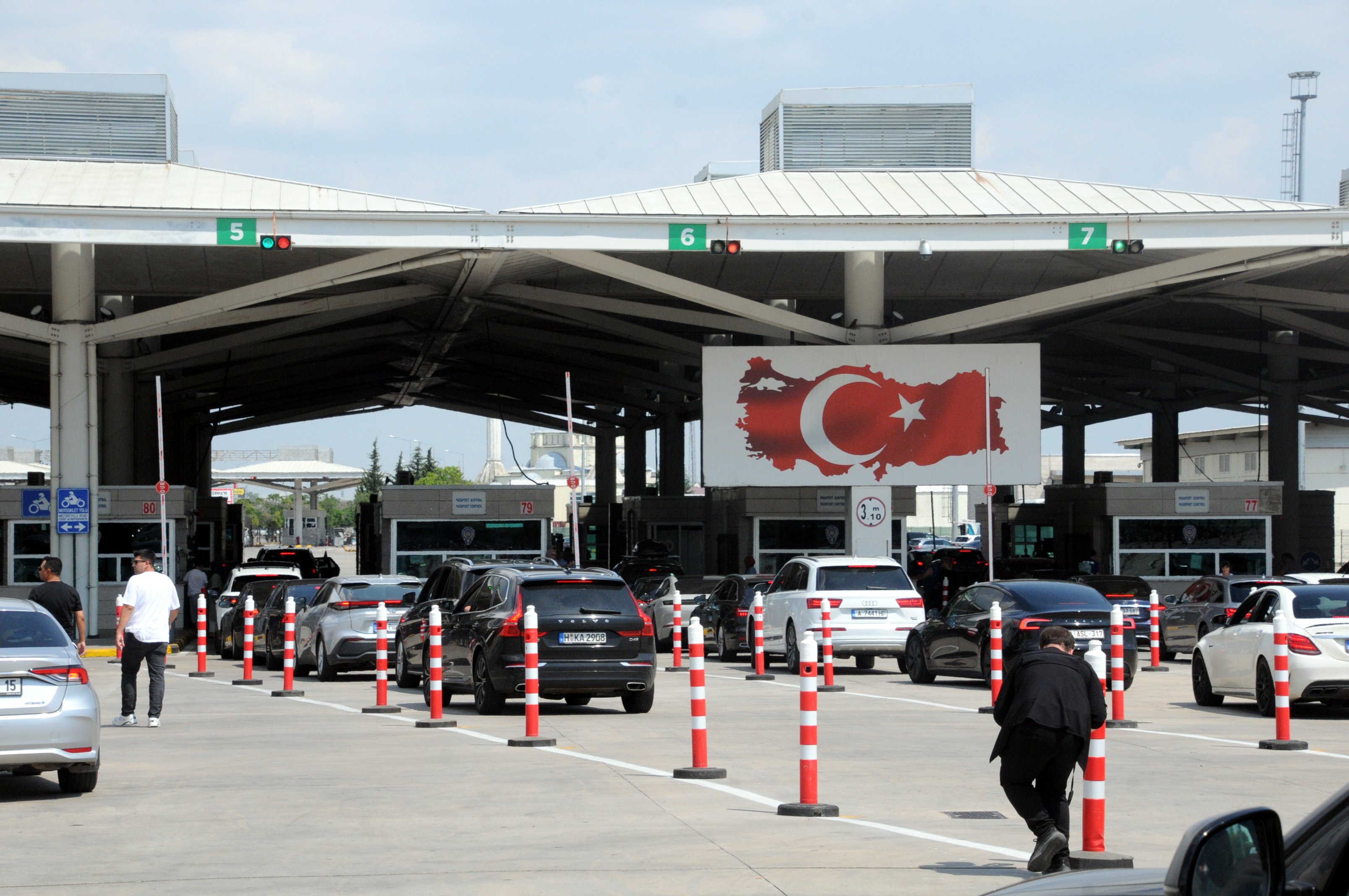 Zafer Sırakaya ve gurbetçiler