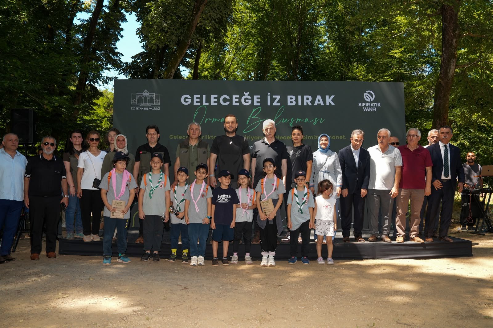 Sıfır Atık Vakfı Başkanı Samed Ağırbaş ve Vali Davut Gül, Geleceğe İz Bırak etkinliğinde bir araya geldi.