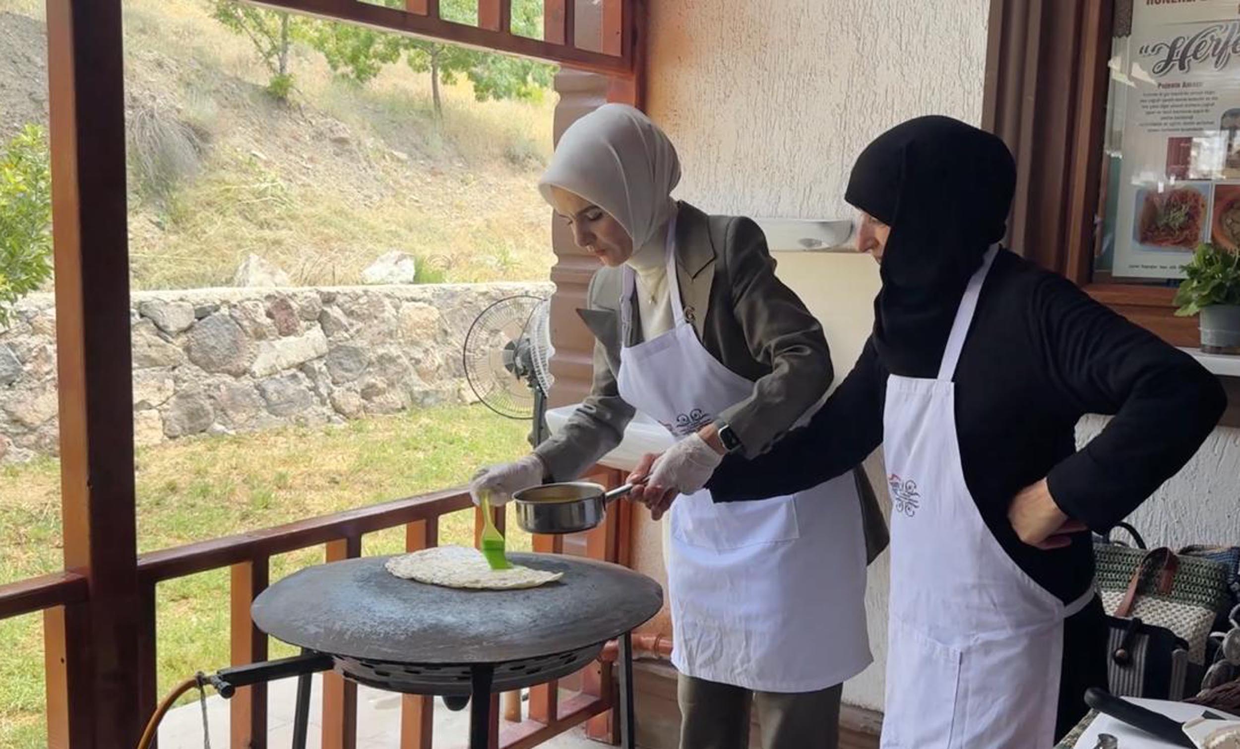Bakan Göktaş kooperatifte inceleme yapıyor