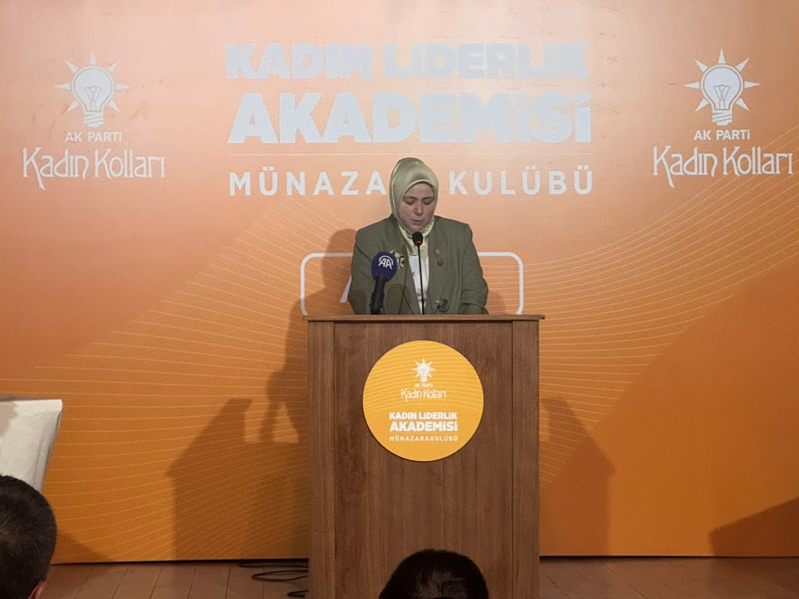 AK Parti Kadın Kolları Başkanı Tuğba Işık Ercan Kadın Liderlik Akademisi programında konuşuyor
