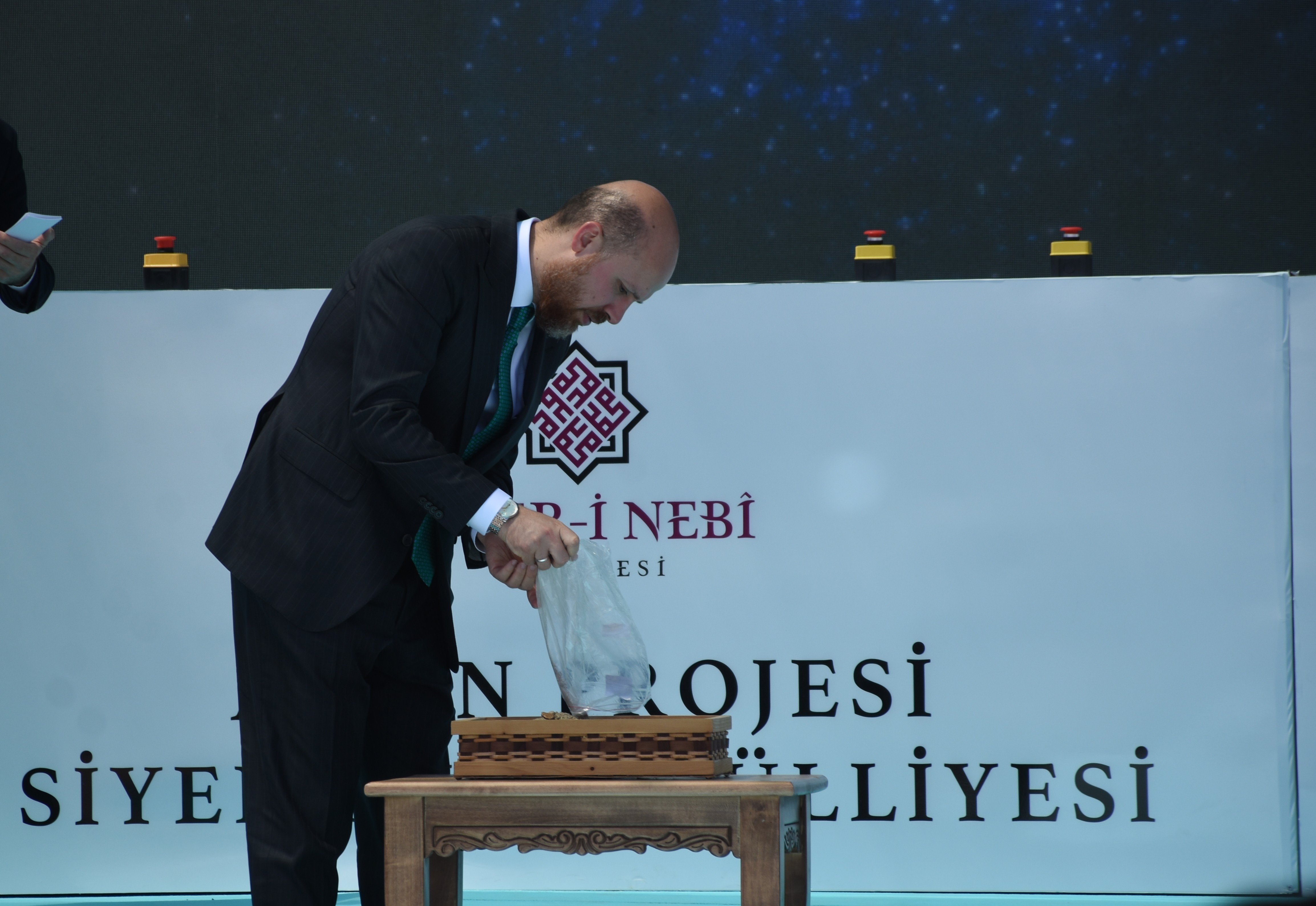 Bakan Çiftçi ve Bilal Erdoğan külliyenin temelini attı