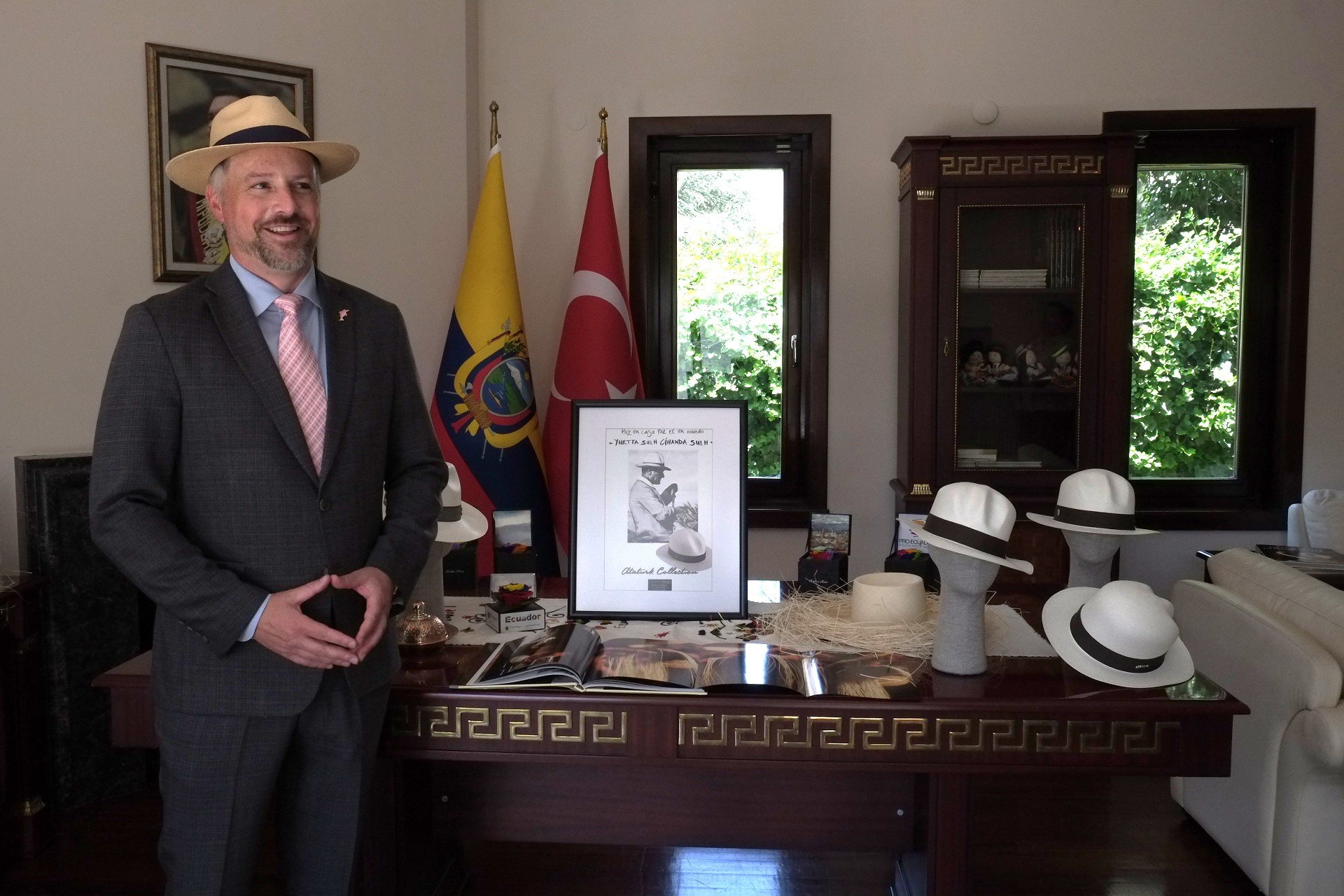 Ekvador Büyükelçisi Atatürk Panama Şapkası Koleksiyonu