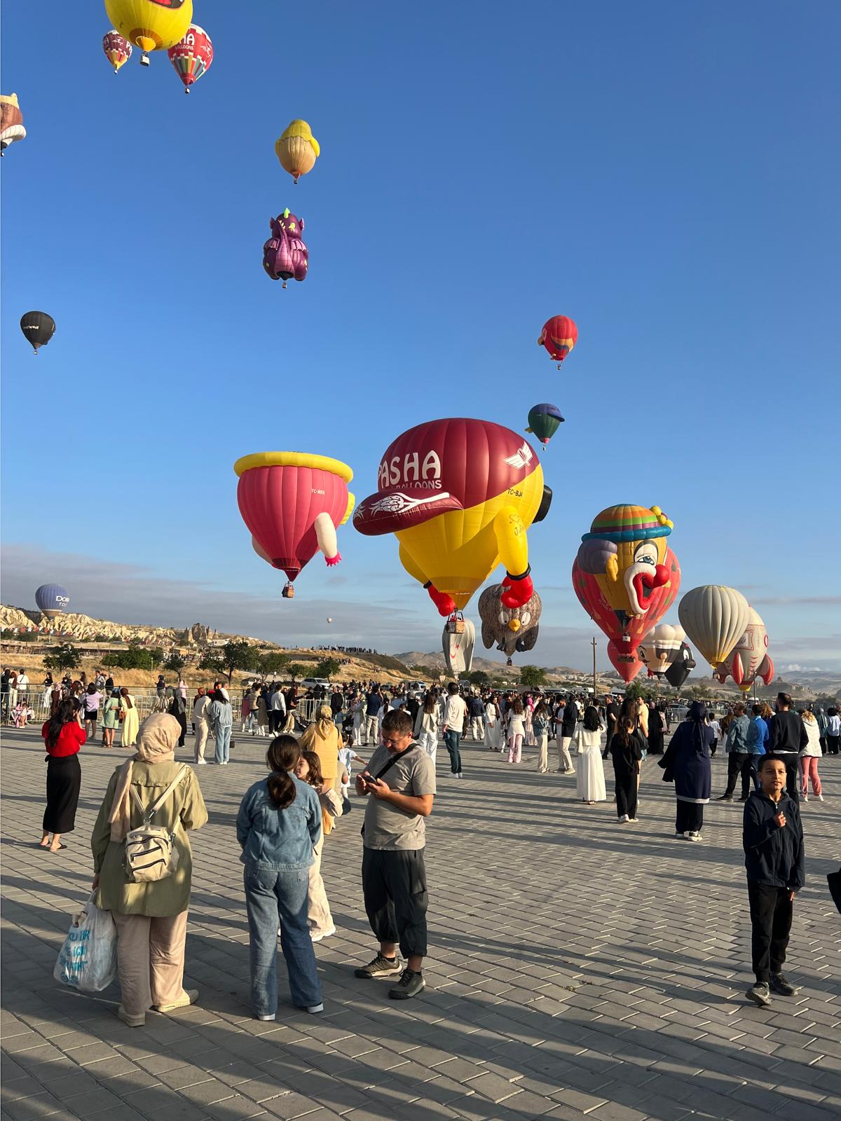 Kapadokya Balon Festivali figürlü balonlar