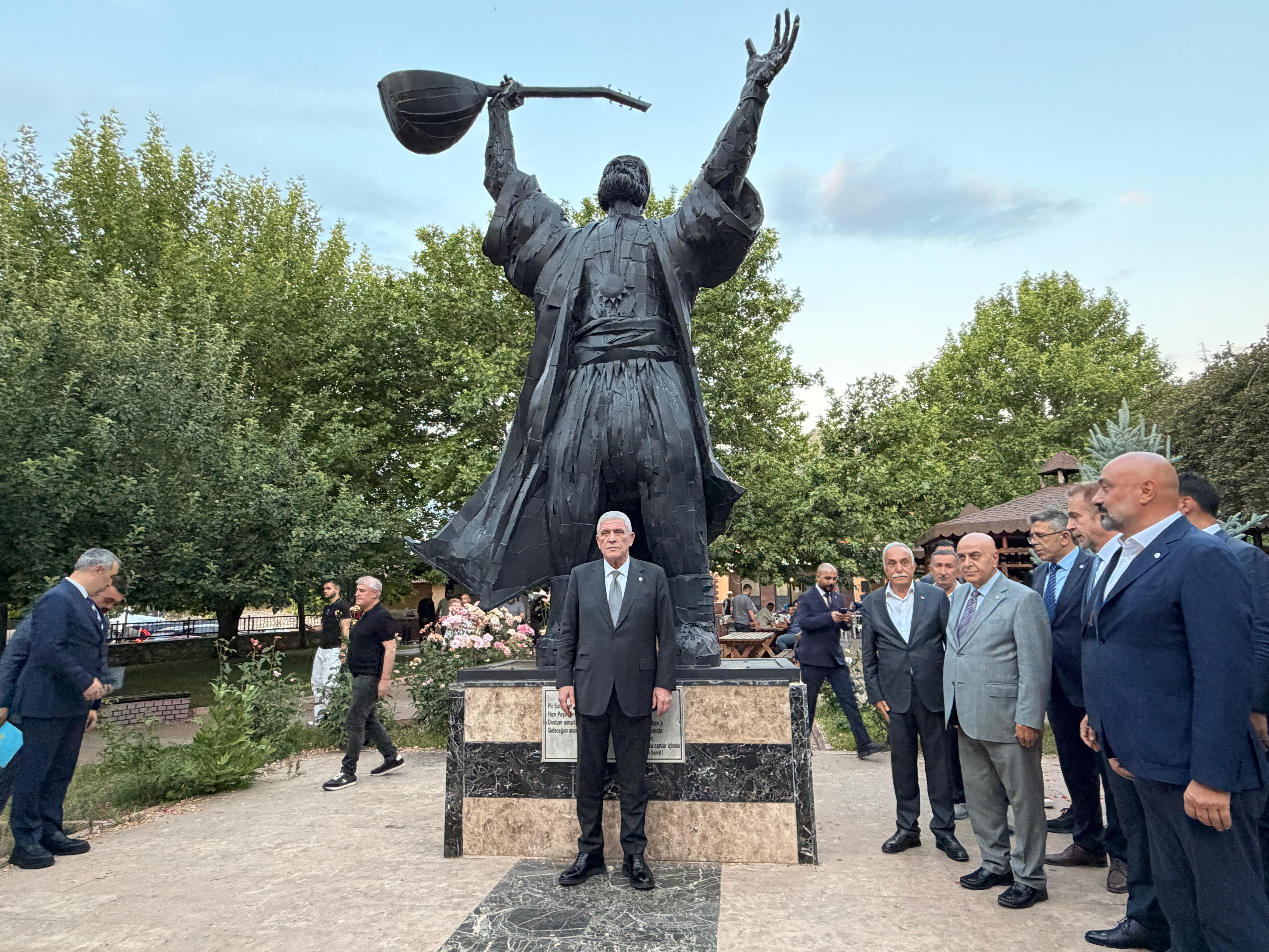 Müsavat Dervişoğlu Sarı Saltuk Türbesi