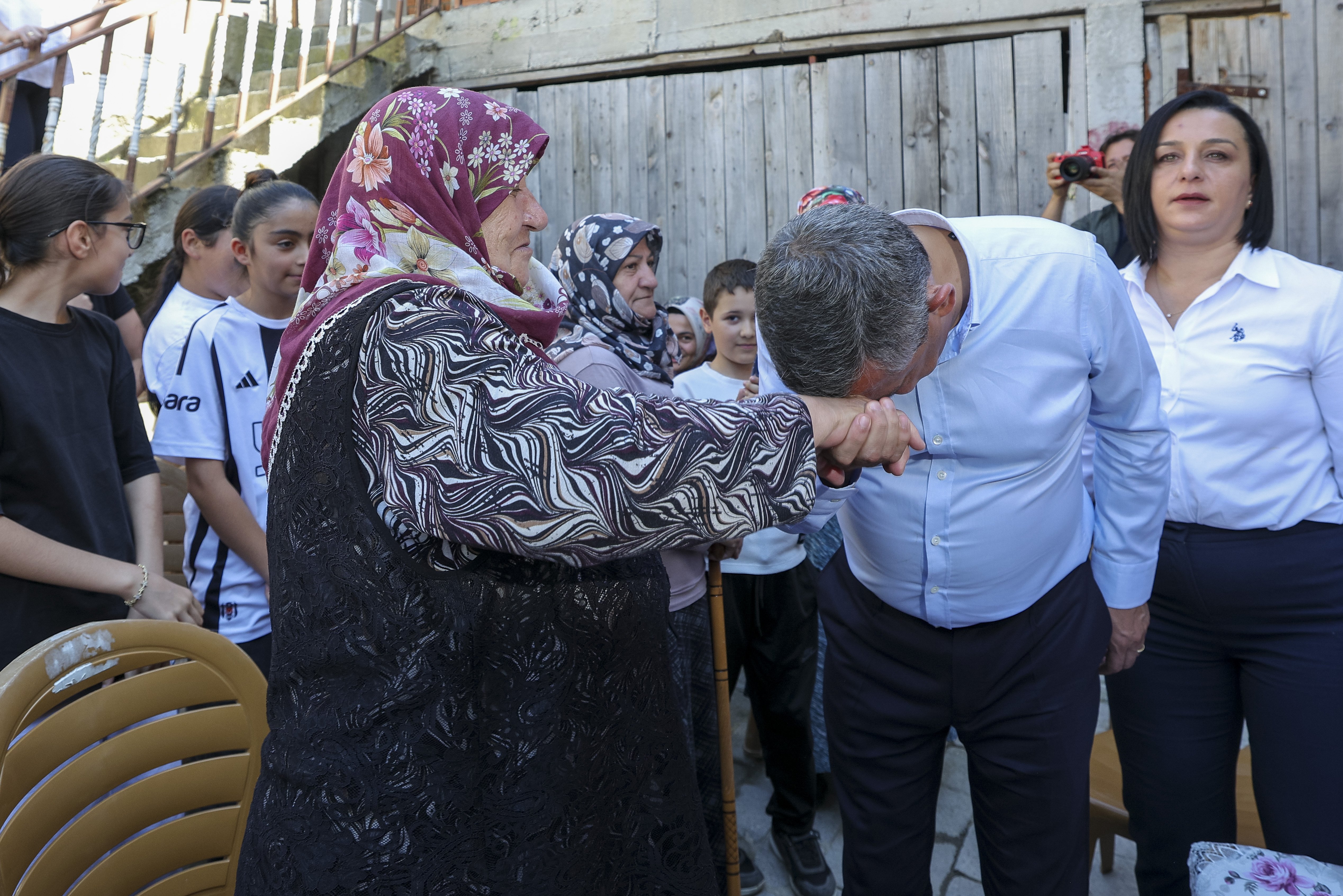 Özgür Özel gençlerle