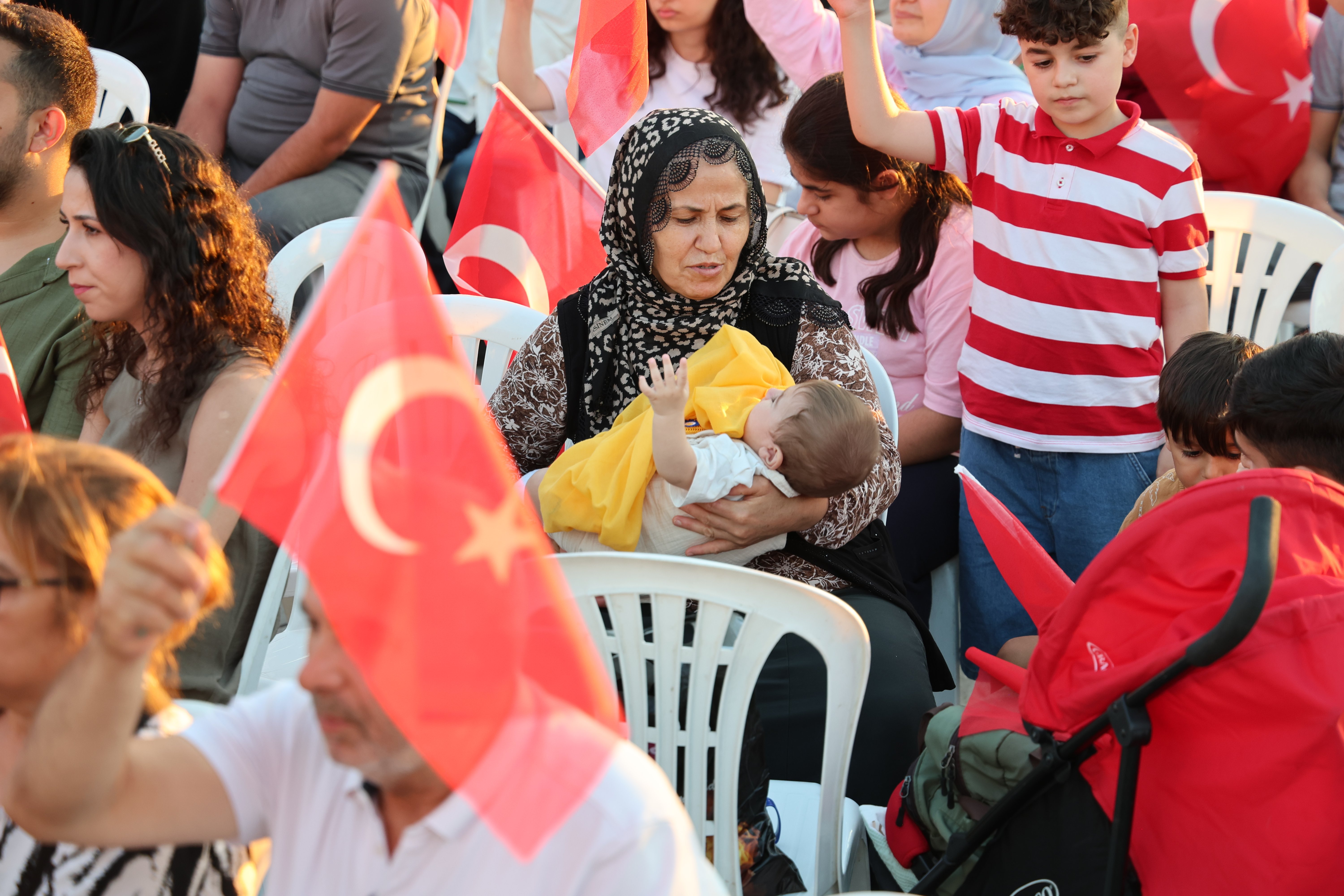 Vali Elban konuşma yapıyor