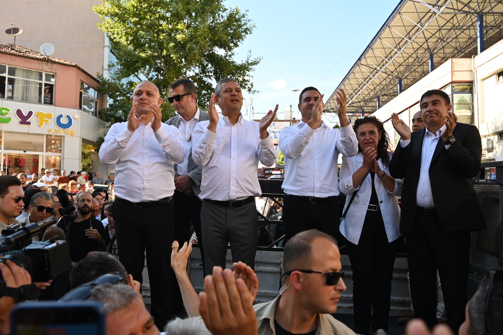 Özgür Özel Kırıkkale Belediyesi önünde