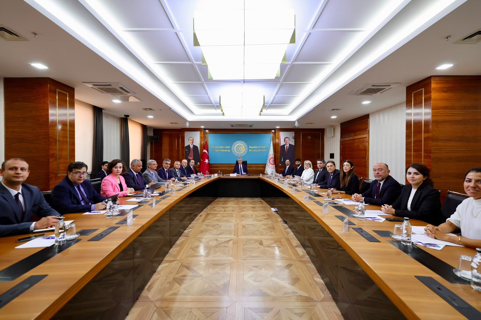 Bakan Bolat Brezilyalı yatırımcılarla görüşme