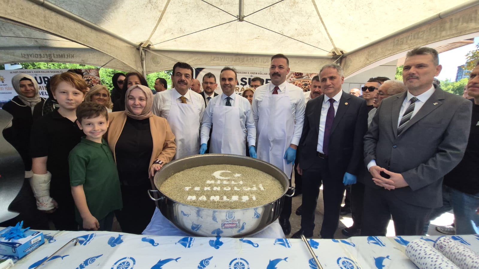 Bakan Kacır ve öğrenciler