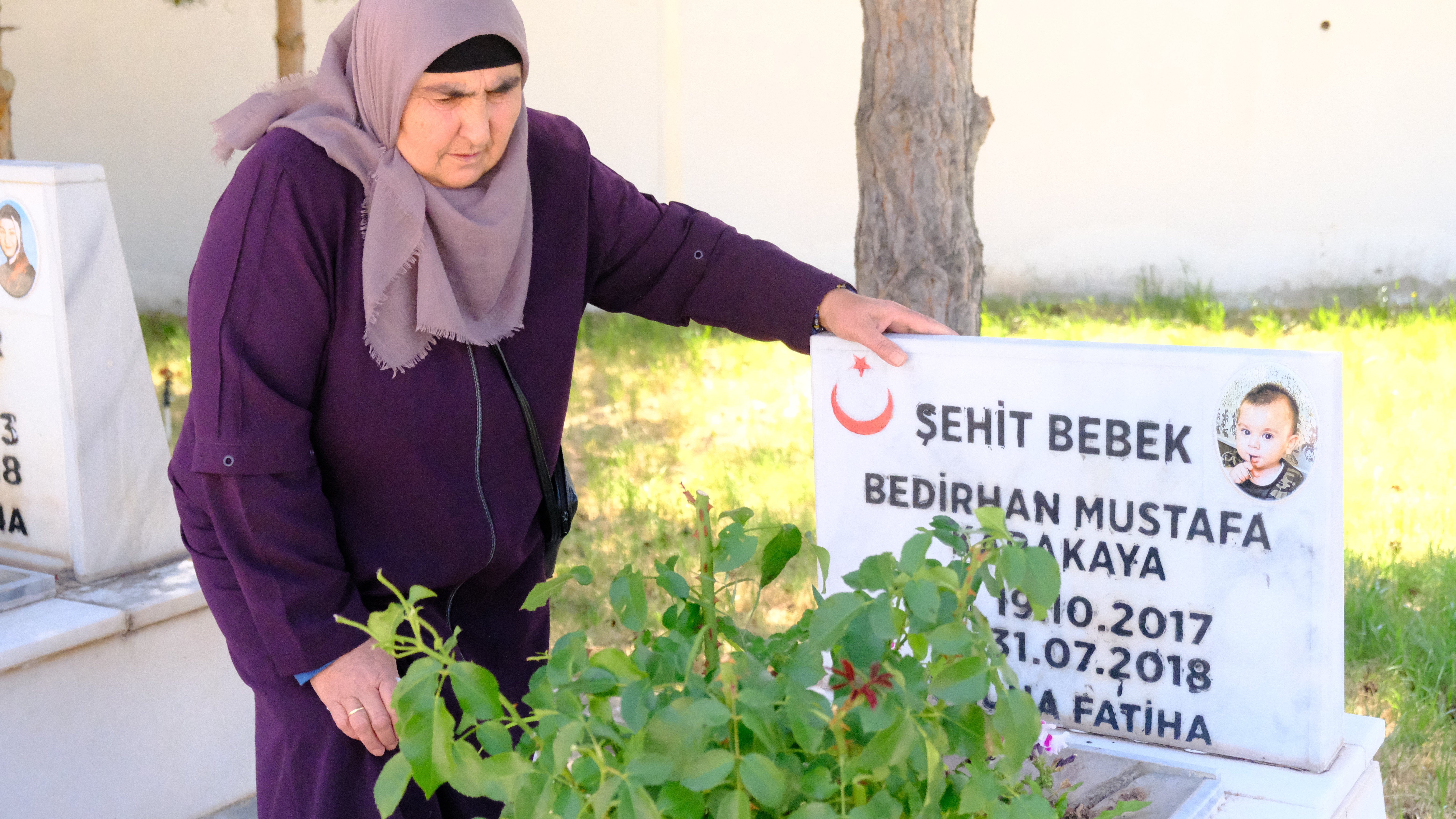Şehit Bedirhan Bebek ve annesi kabri başında anıldı