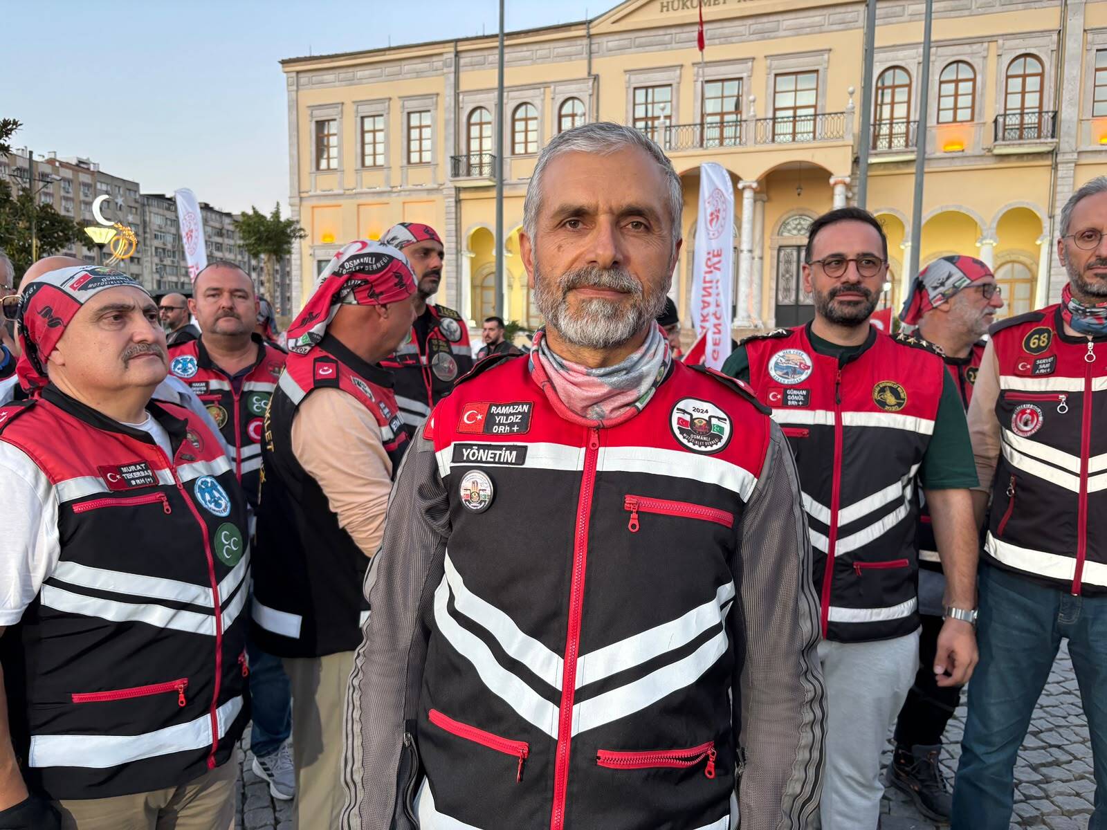 Motosikletliler Konak Saat Kulesi