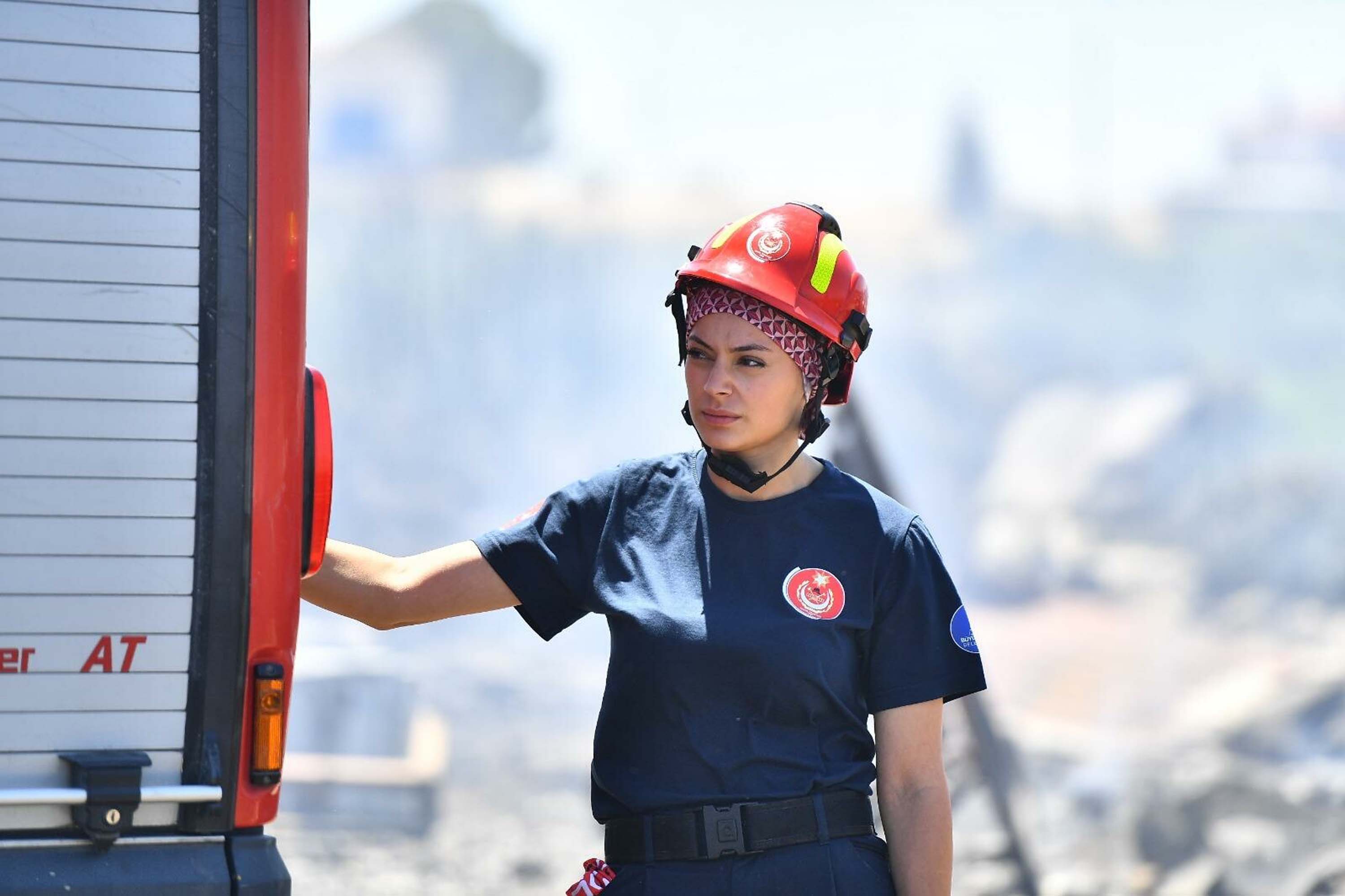 Ayet Kütükbaş itfaiye aracı kullanırken