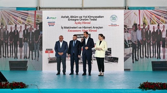 Açılış sonrası katılımcılar ARFALT tesisini geziyor.