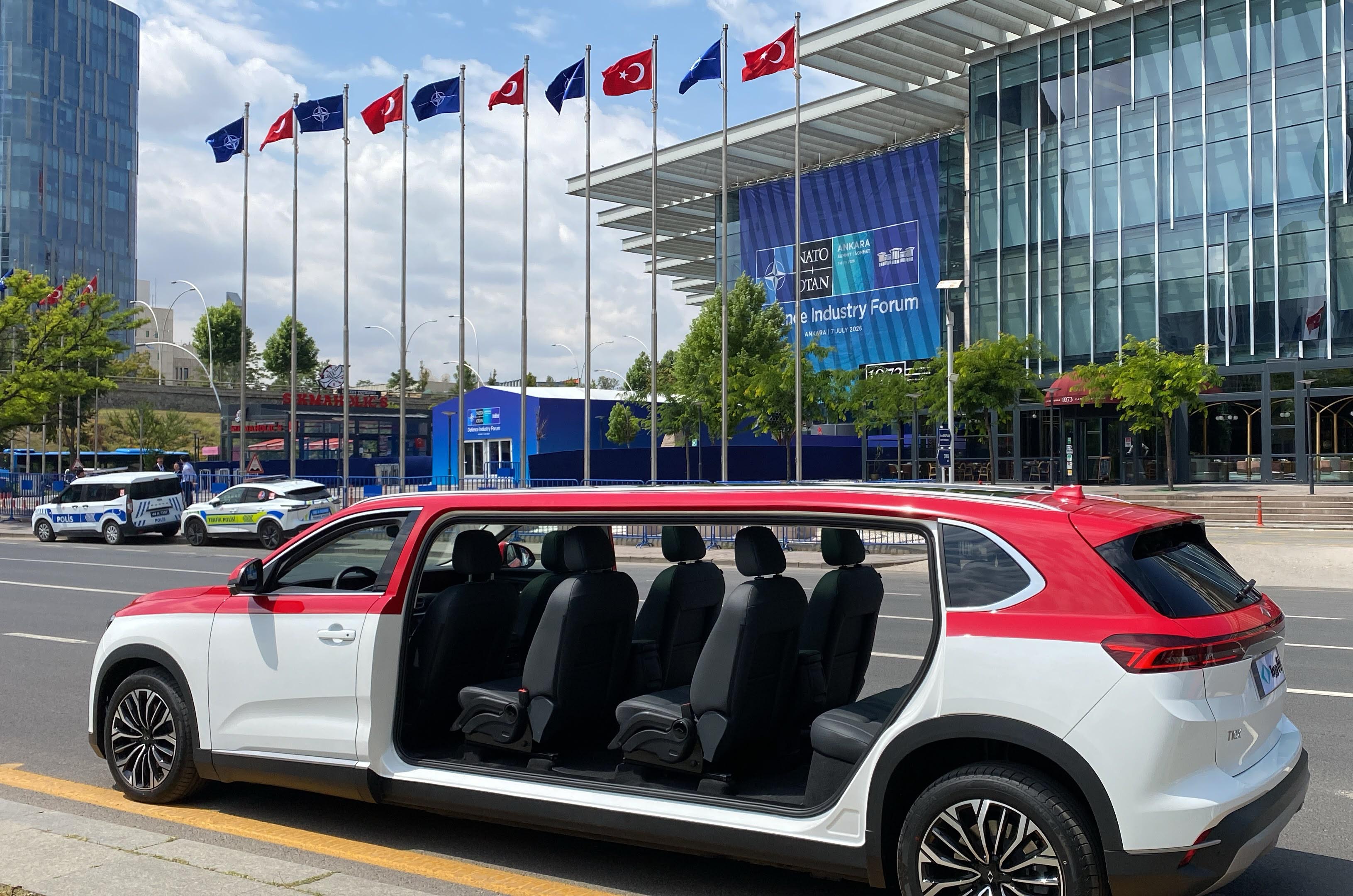 NATO Zirvesi Togg limuzin aracın ön kısmı