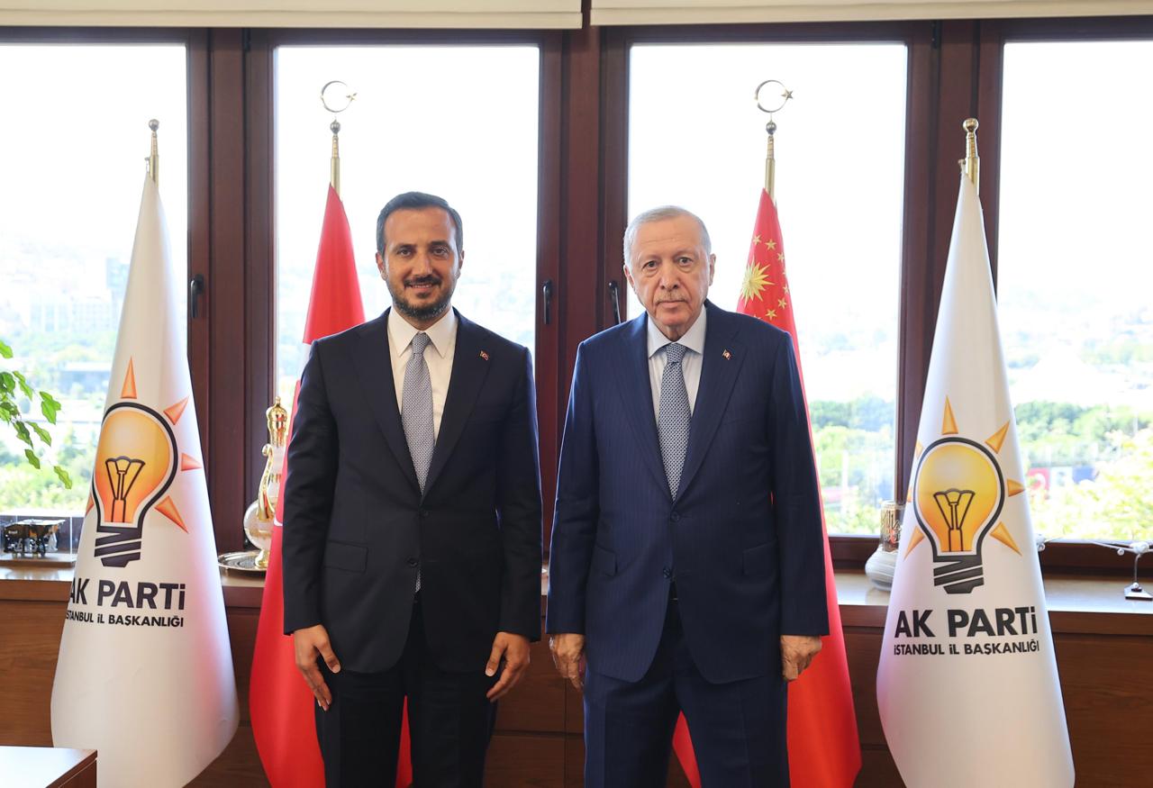 Cumhurbaşkanı Erdoğan, AK Parti İstanbul İl Başkanlığı ziyareti